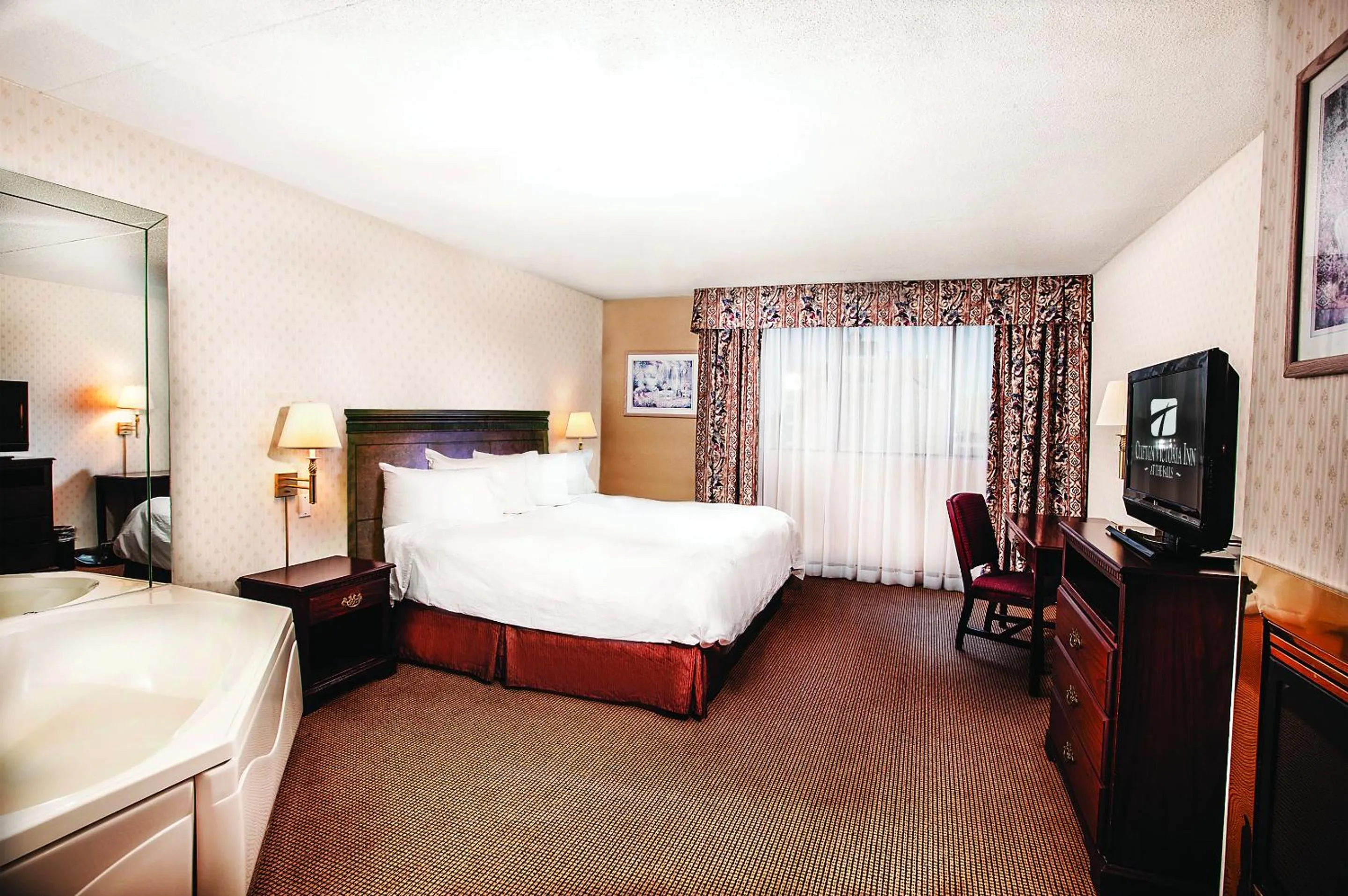 Photo of the whole room, Bed in Clifton Victoria Inn at the Falls