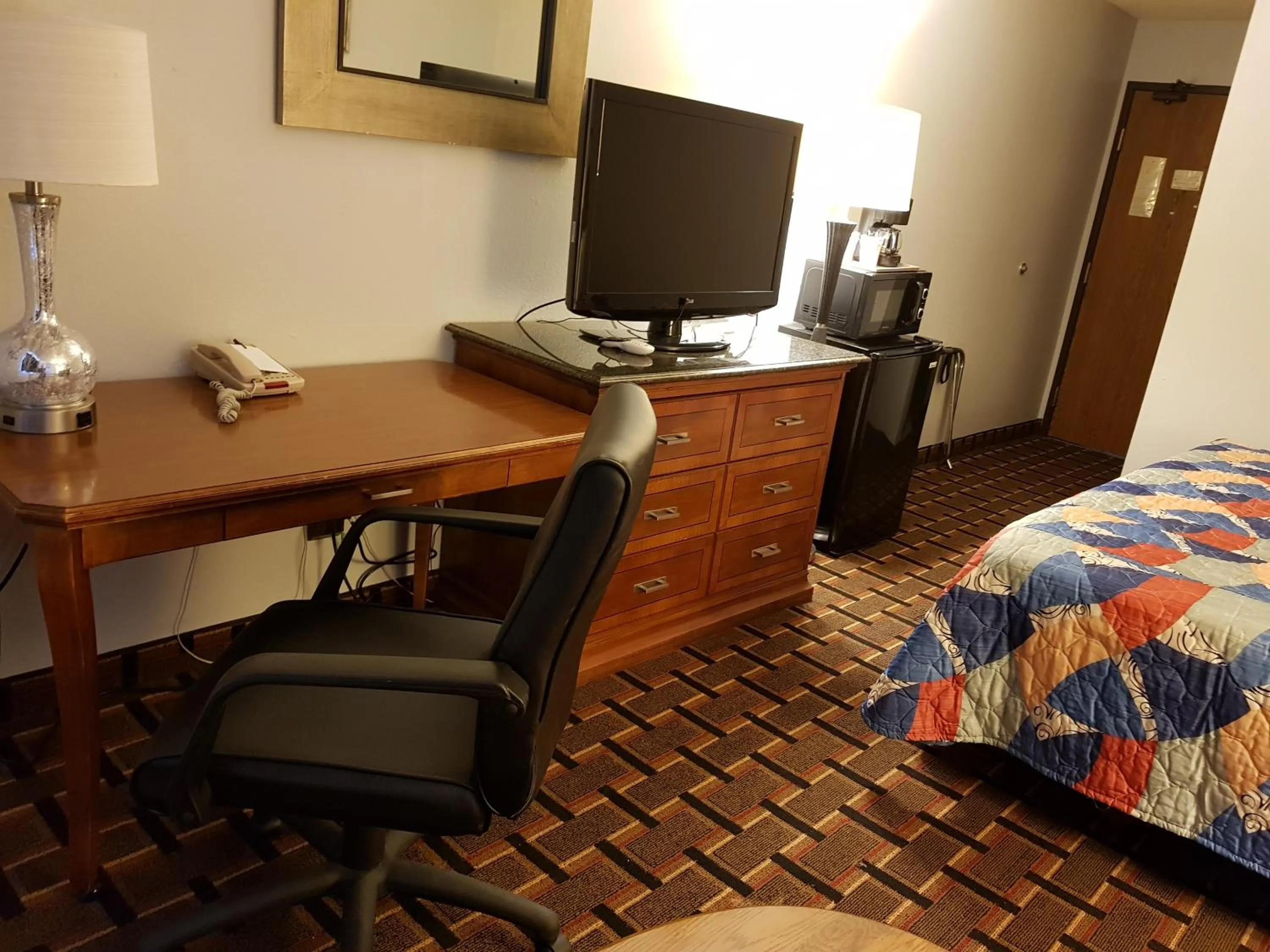 Bed in Le Mars Inn and Suites