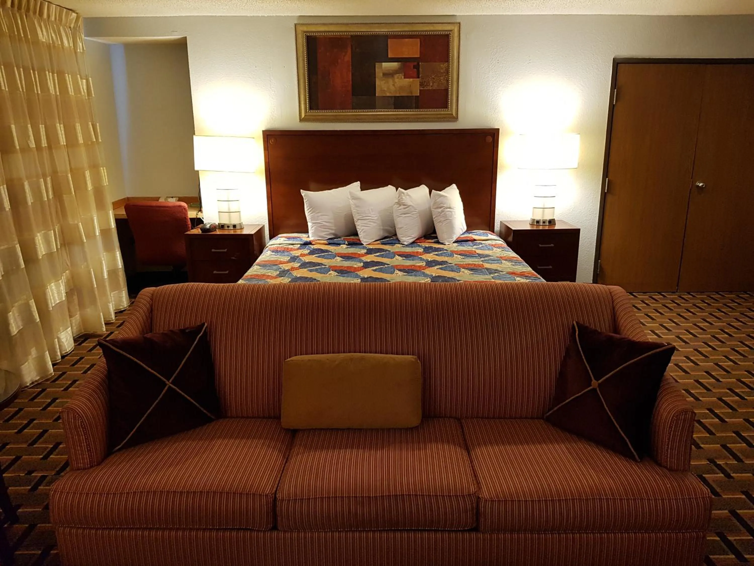 Bed in Le Mars Inn and Suites