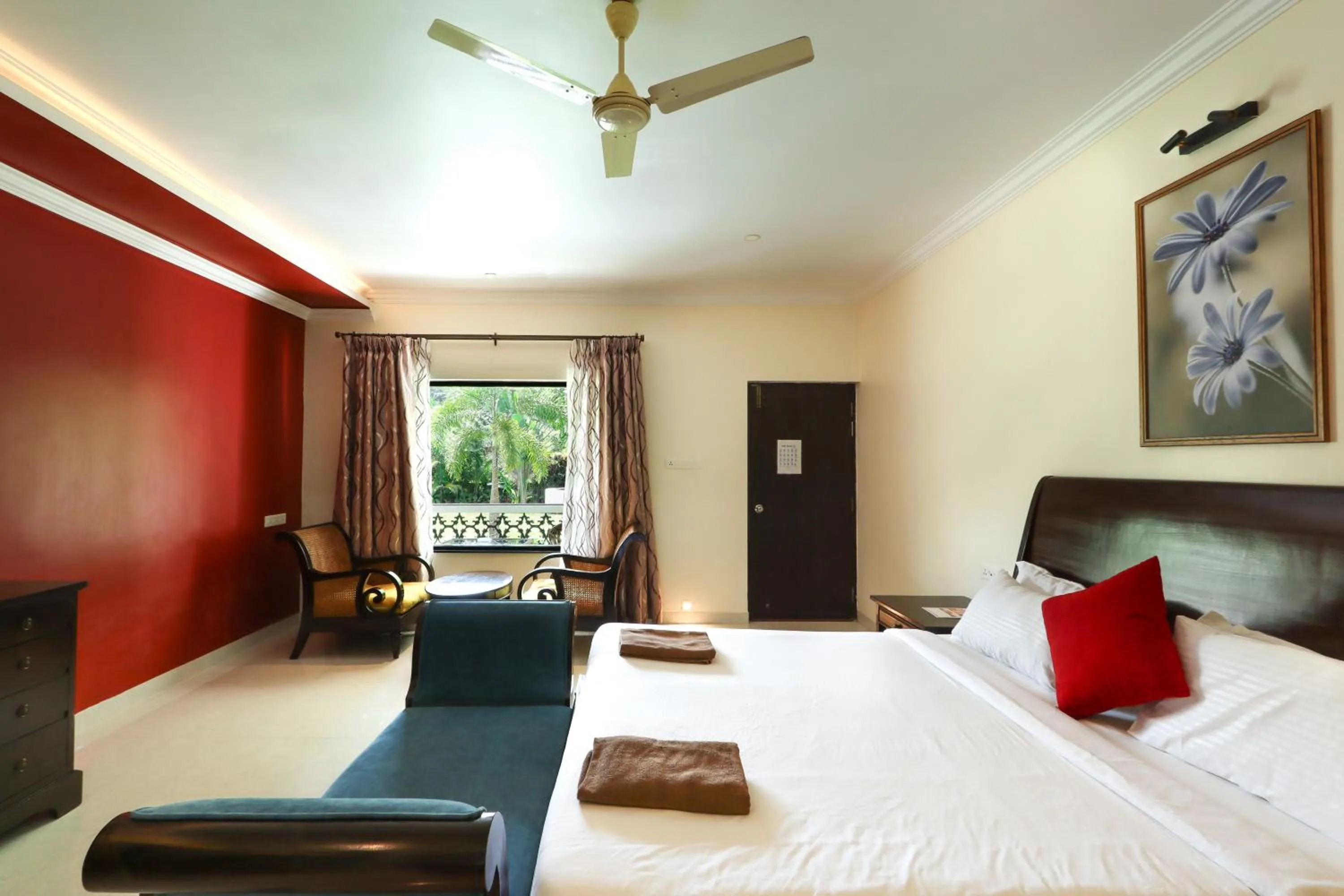 Garden view, Bed in Wild Berry Resort Agonda