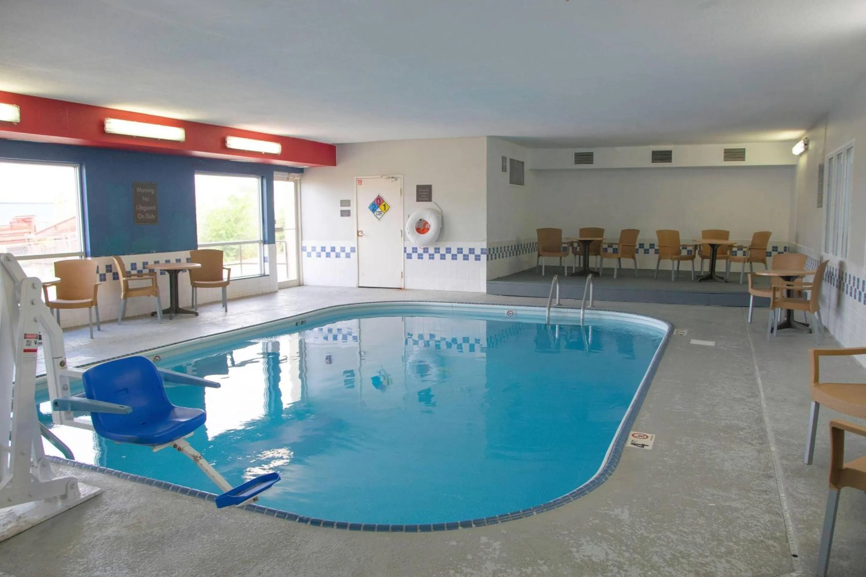 Swimming pool in Comfort Inn & Suites Coralville - Iowa City near Iowa River Landing