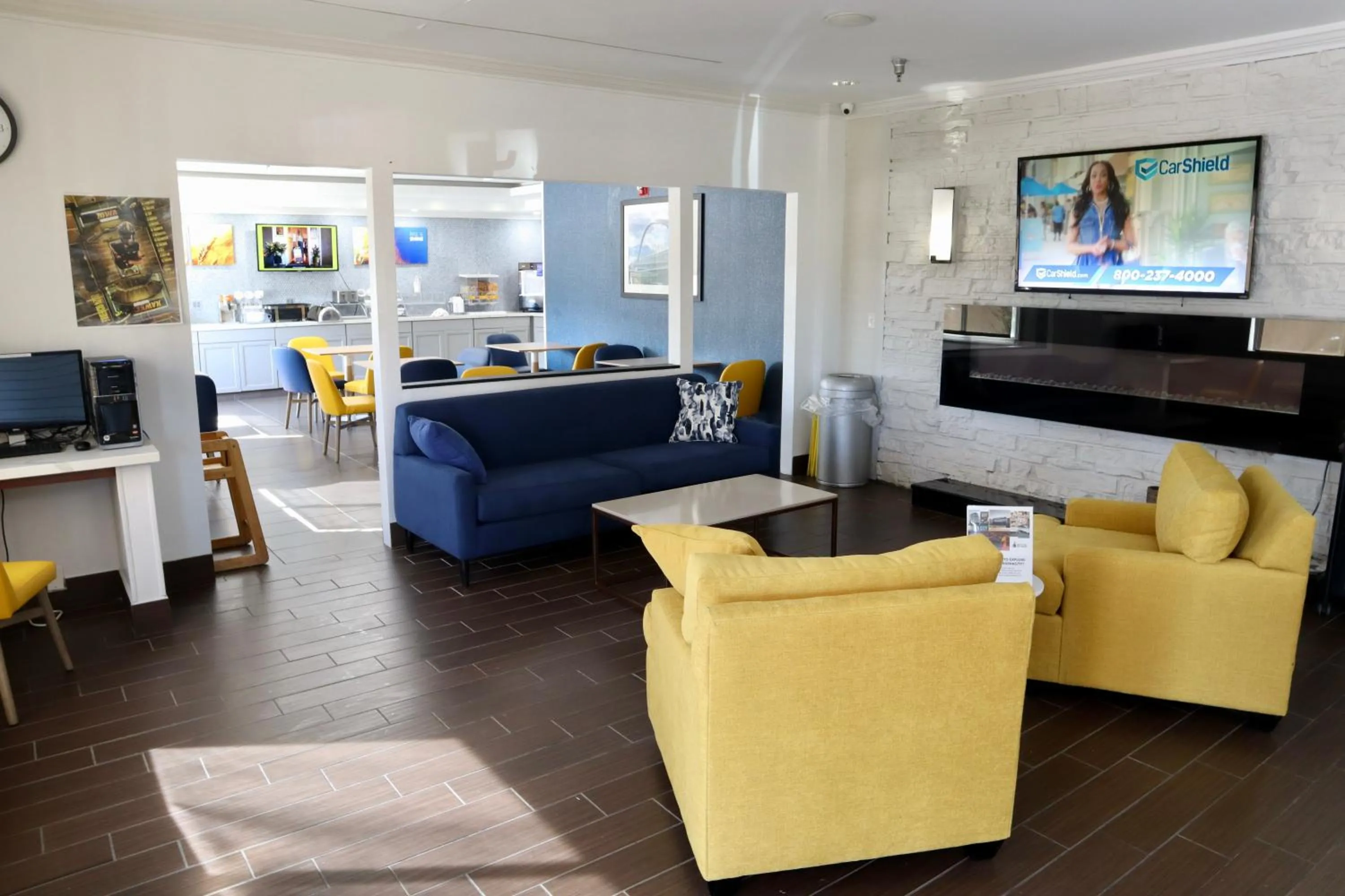 Seating area in Comfort Inn & Suites Coralville - Iowa City near Iowa River Landing