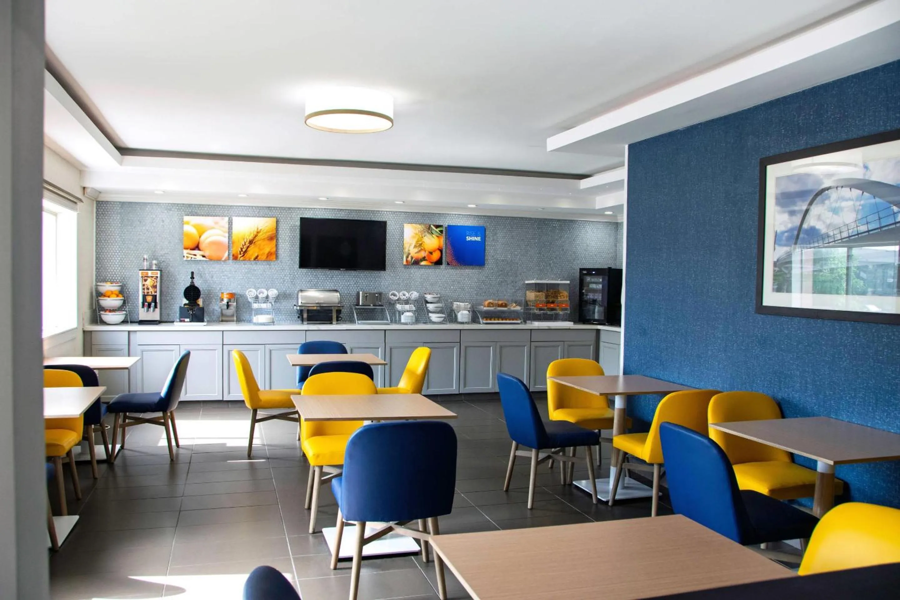 Breakfast in Comfort Inn & Suites Coralville - Iowa City near Iowa River Landing