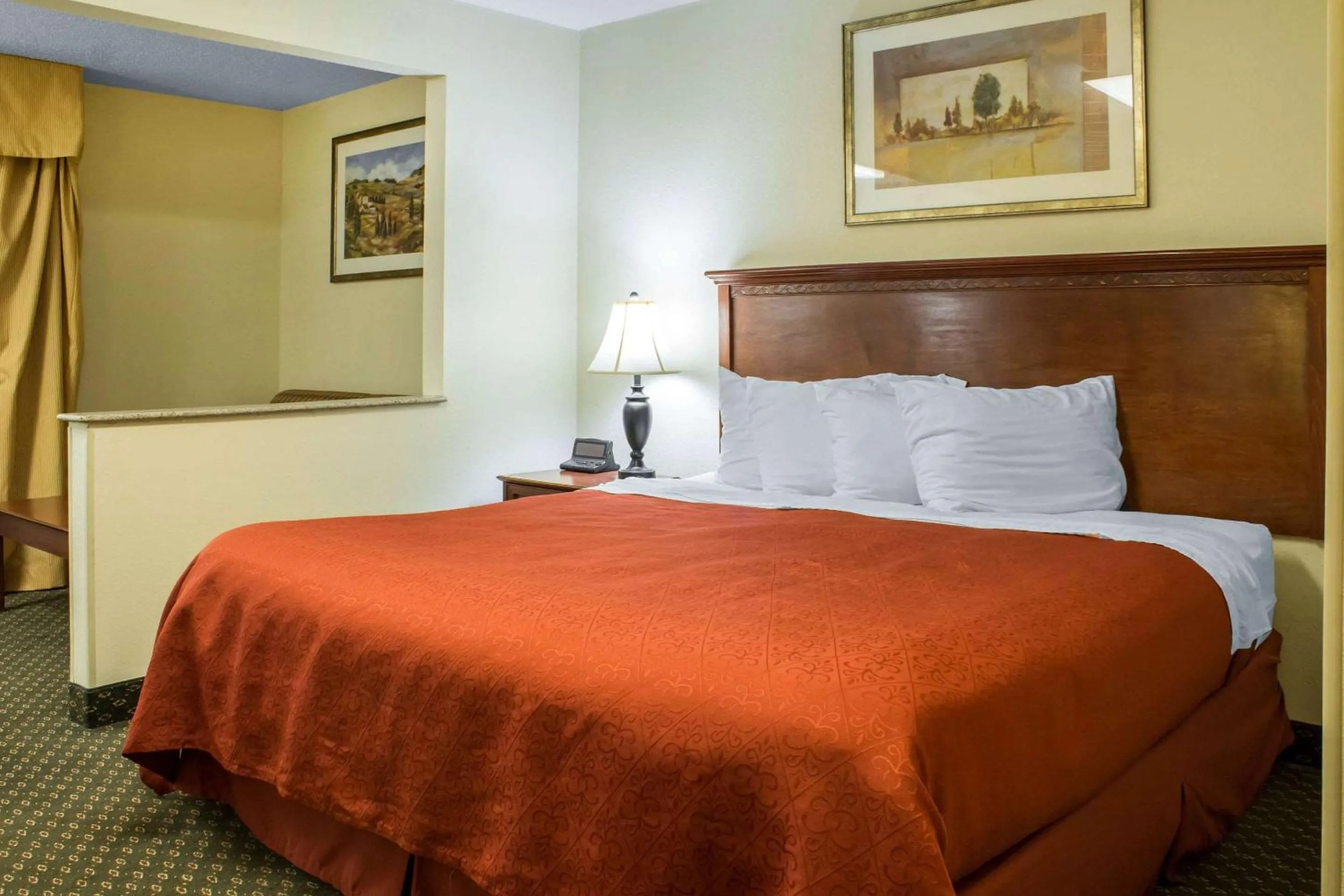 Photo of the whole room, Bed in Quality Inn & Suites Sioux City Southeast