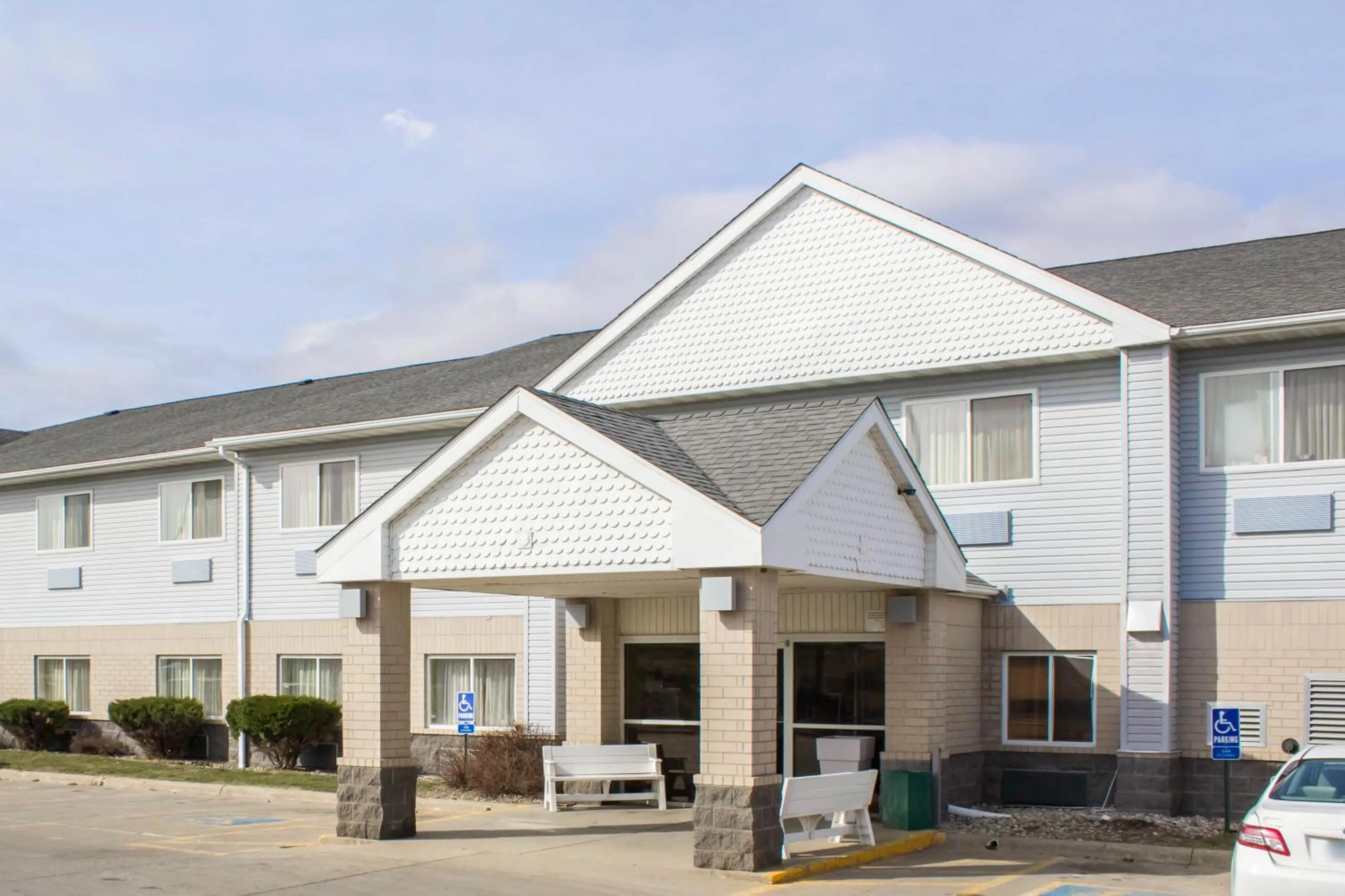 Property building in Quality Inn & Suites Sioux City Southeast