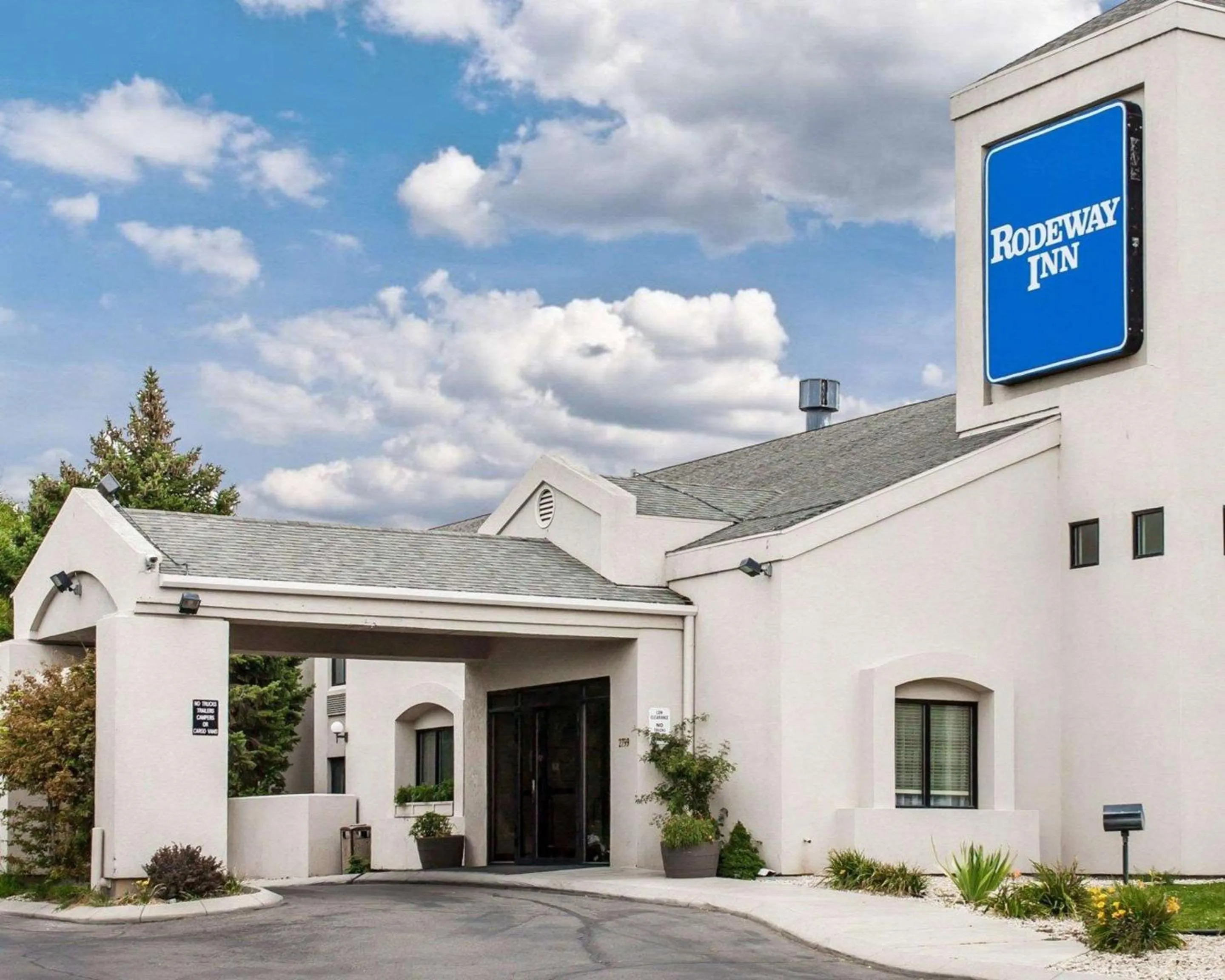 Property building in Rodeway Inn Boise Airport