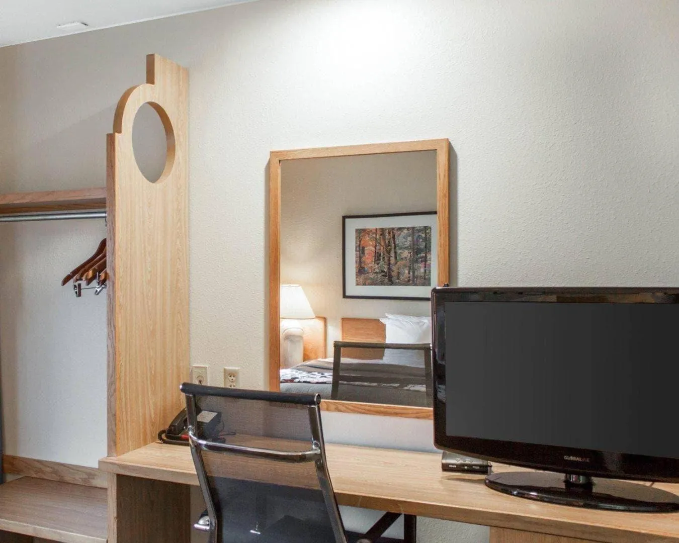 Bedroom in Rodeway Inn Boise Airport