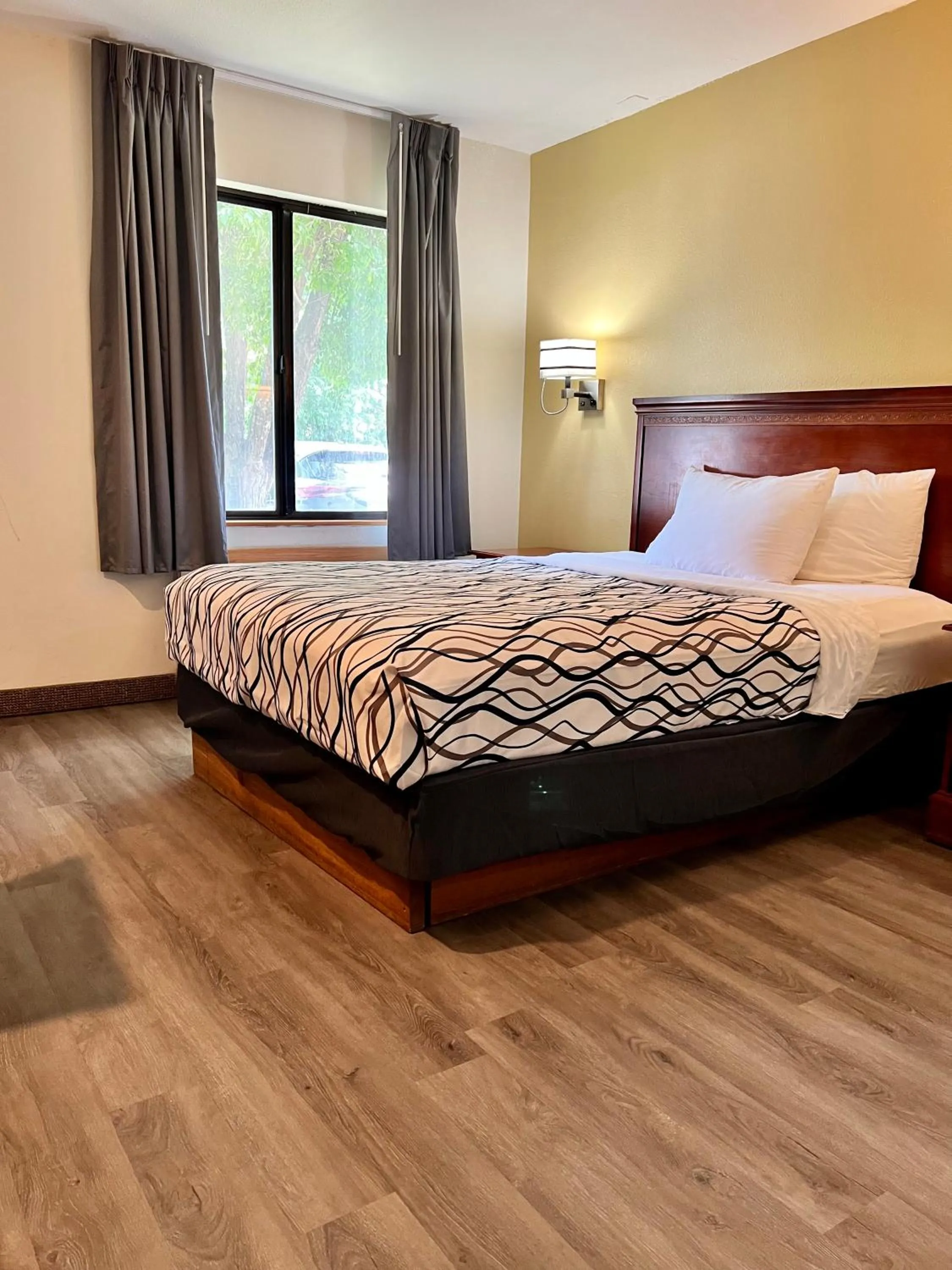 Bed in Rodeway Inn Boise Airport