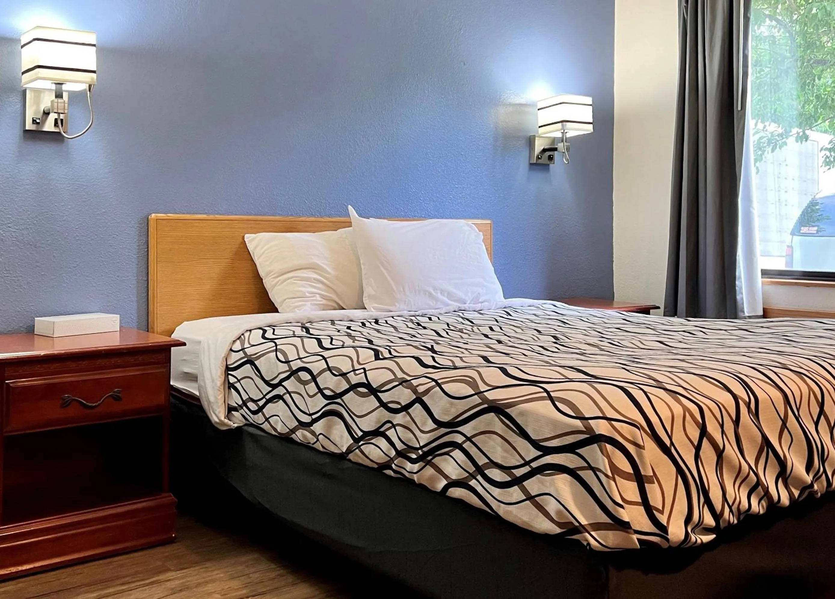 Bedroom in Rodeway Inn Boise Airport