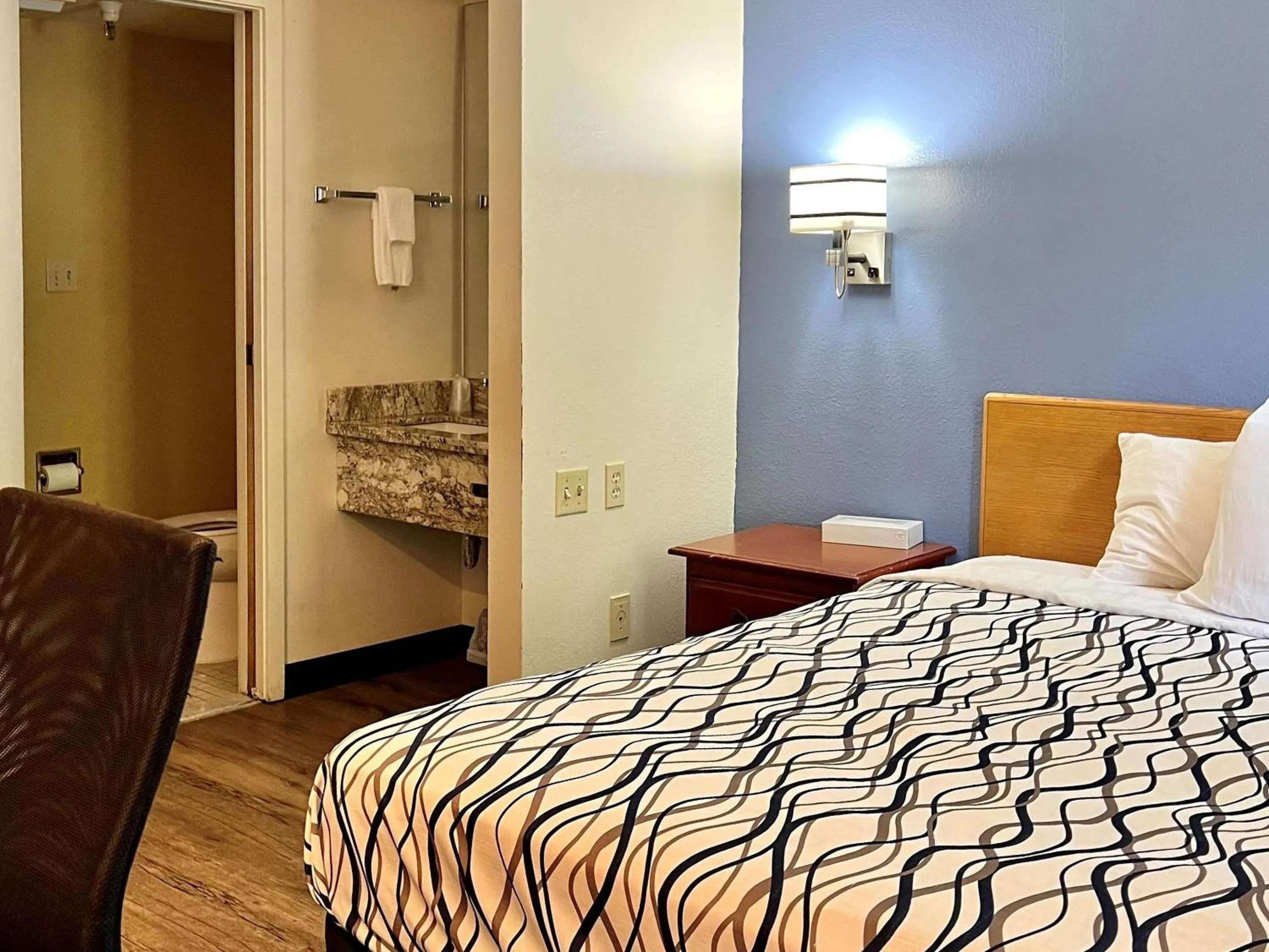 Bedroom in Rodeway Inn Boise Airport