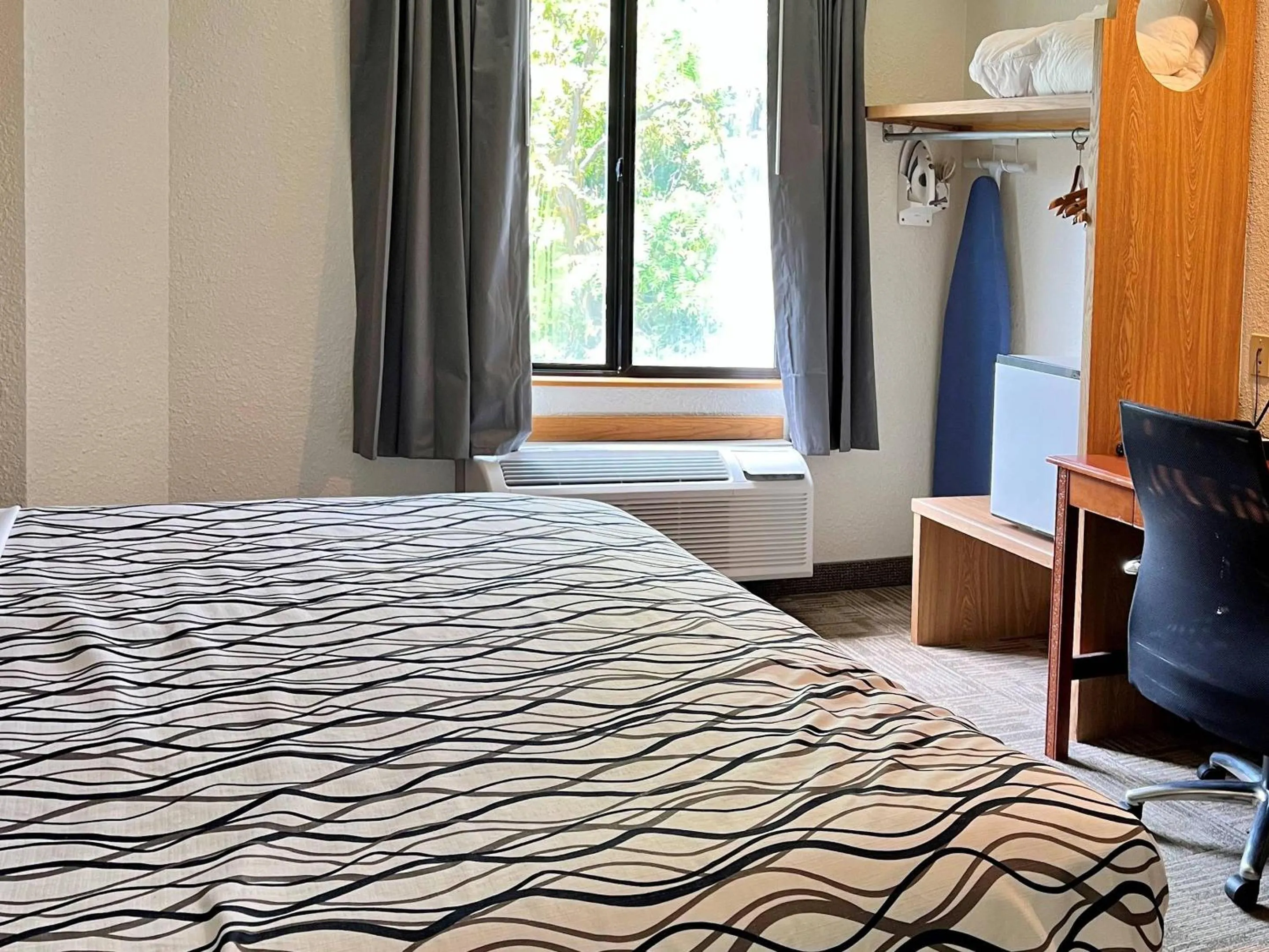 Bedroom in Rodeway Inn Boise Airport