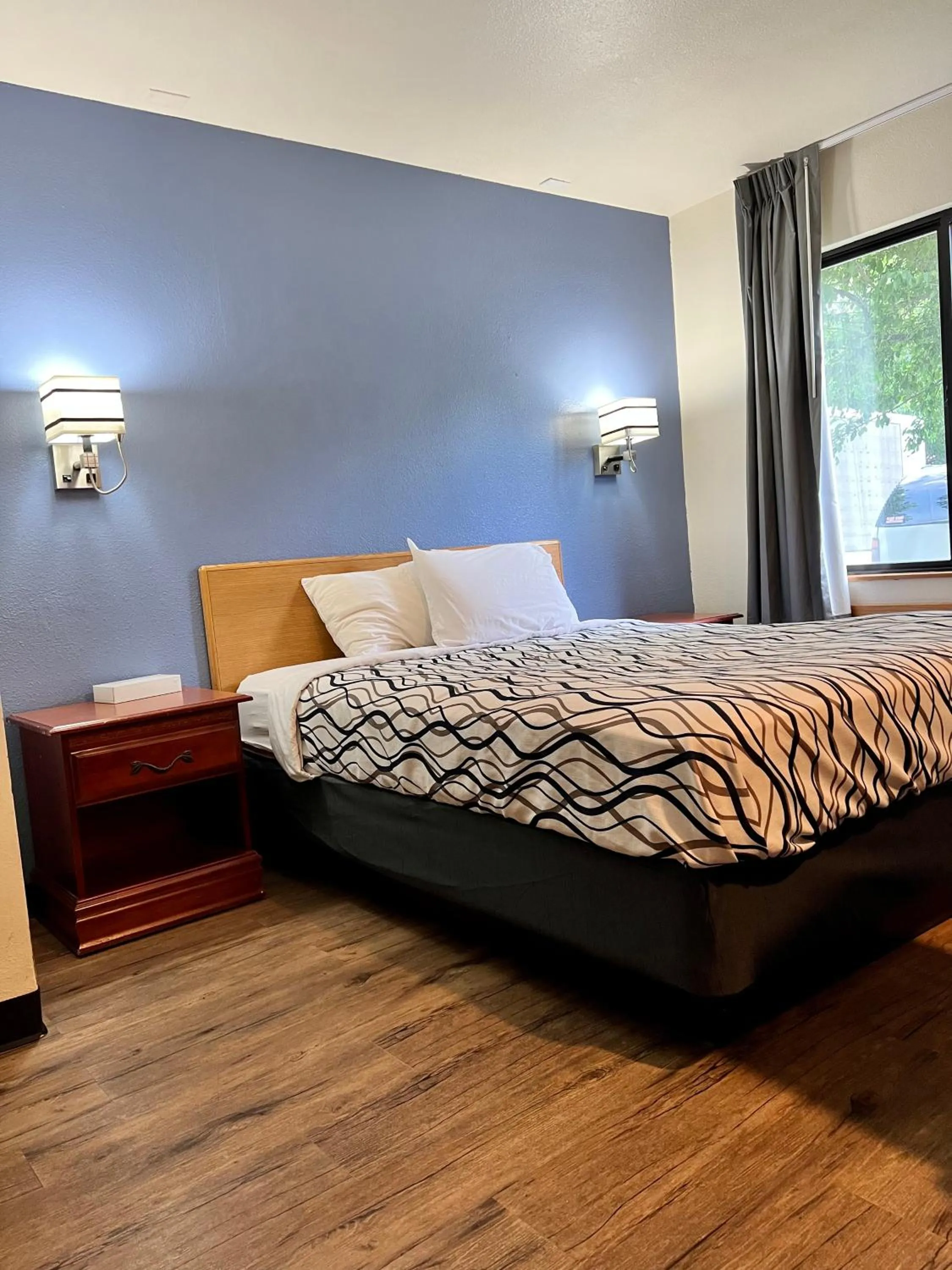 Bedroom in Rodeway Inn Boise Airport