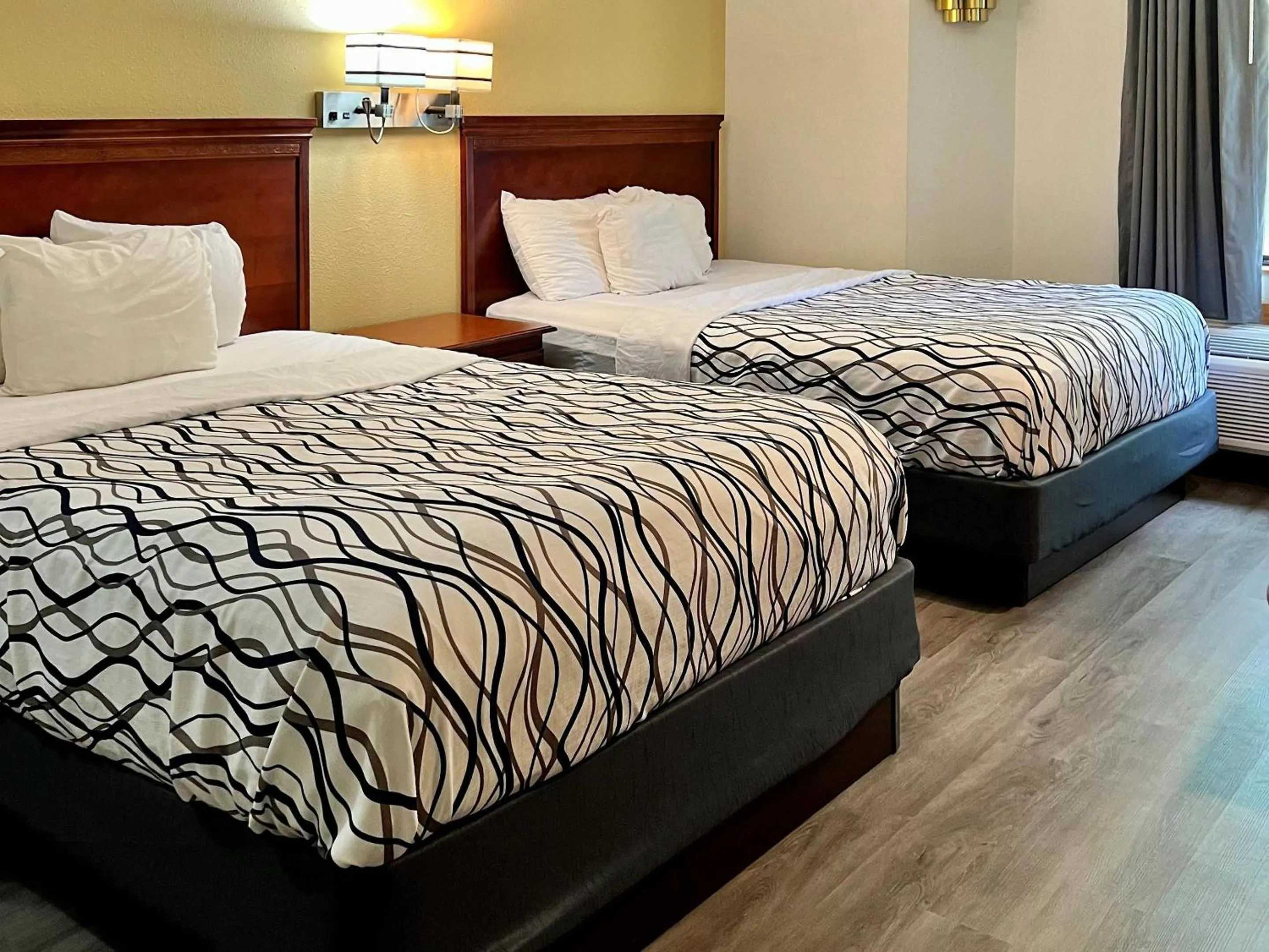 Bedroom in Rodeway Inn Boise Airport