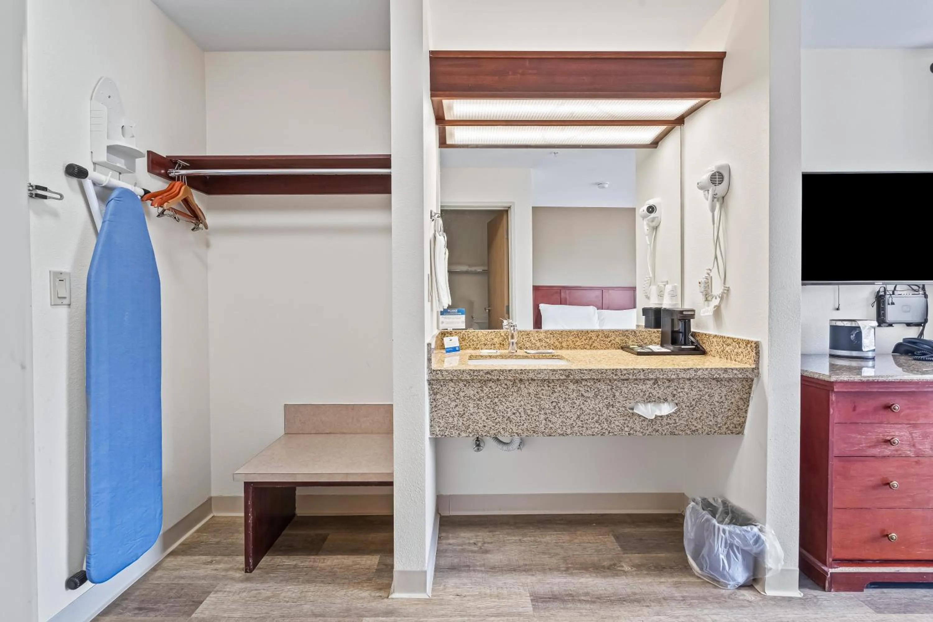 Bathroom in Rodeway Inn & Suites Nampa