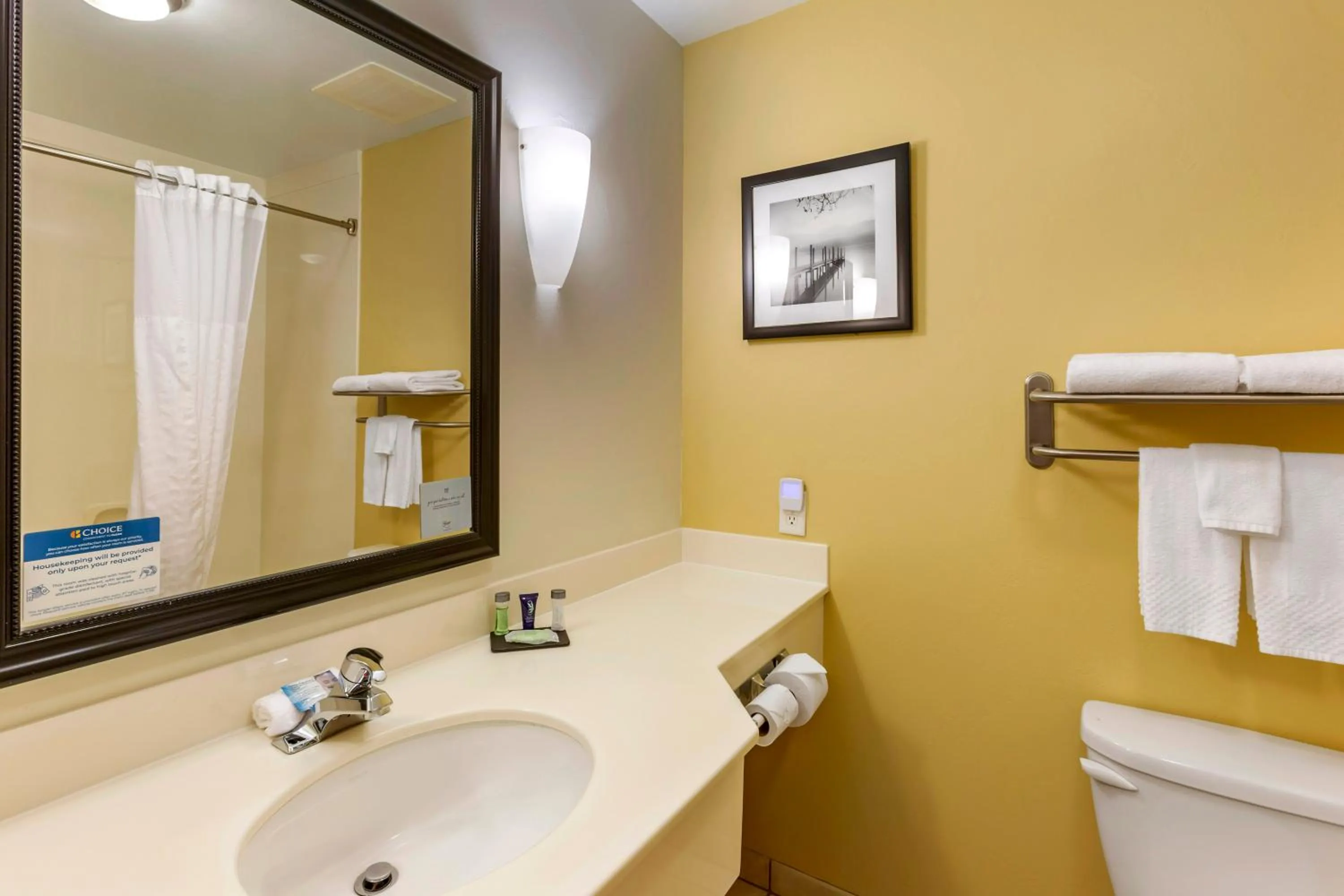 Standard Queen Room with Two Queen Beds and Tub - Accessible/Non-Smoking in Garner Hotel Idaho Falls Southwest by IHG