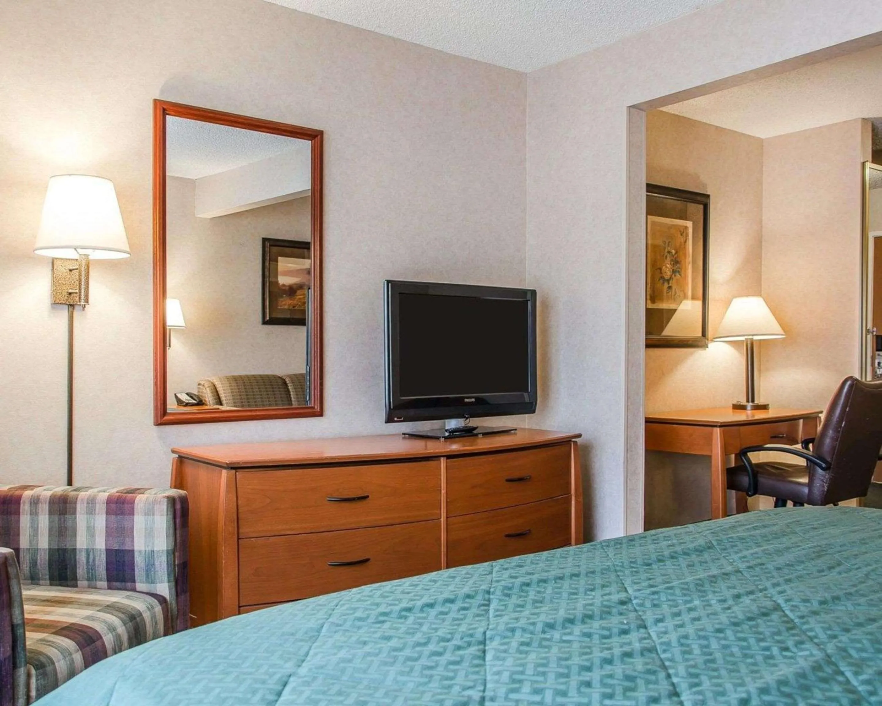 Photo of the whole room, Bed in Quality Inn & Suites Twin Falls North