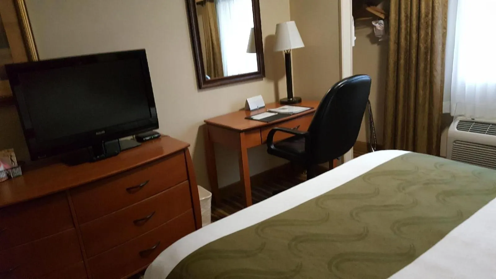 Bed in Quality Inn & Suites Twin Falls North