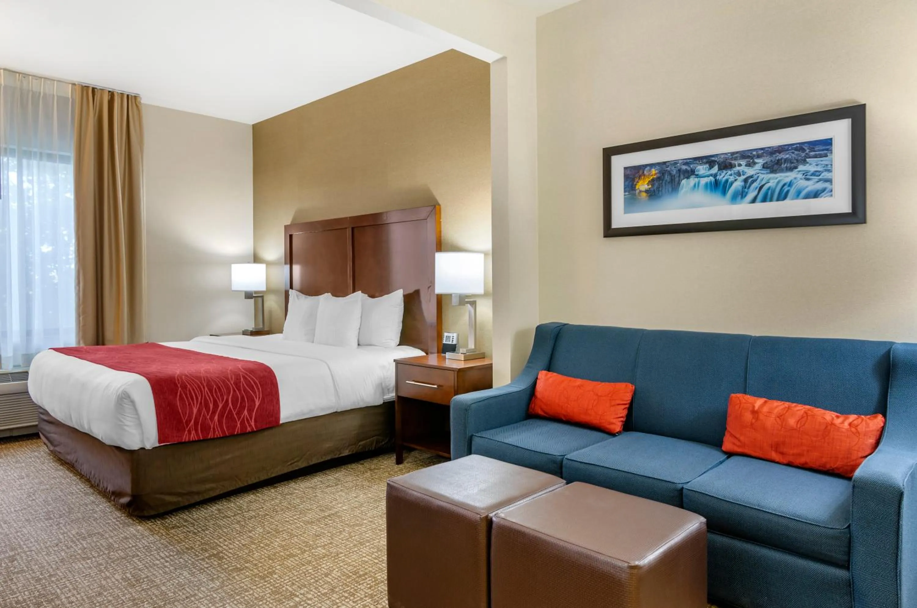 Seating area, Bed in Comfort Inn & Suites Jerome - Twin Falls
