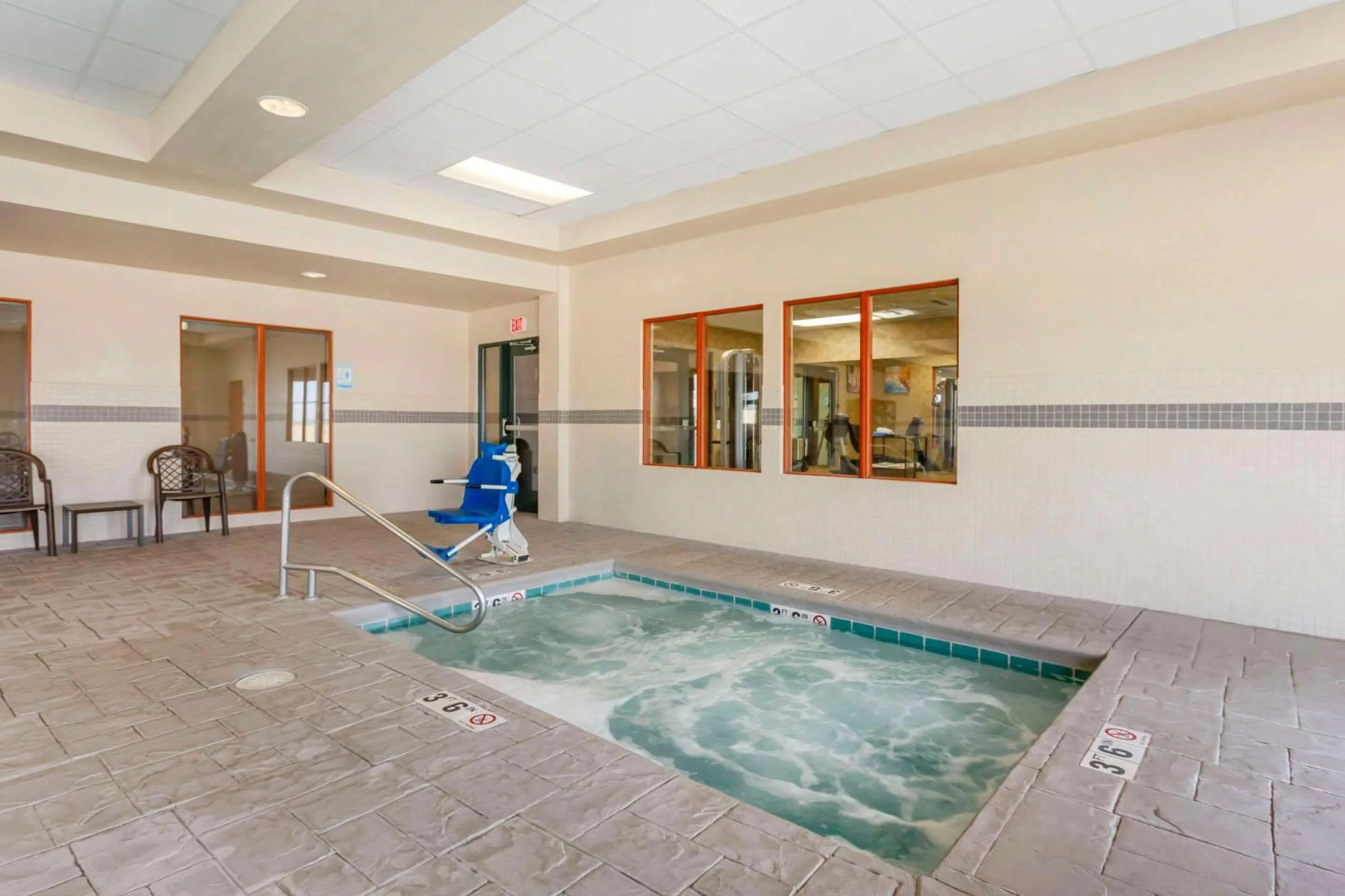 Swimming pool in Comfort Inn & Suites Jerome - Twin Falls