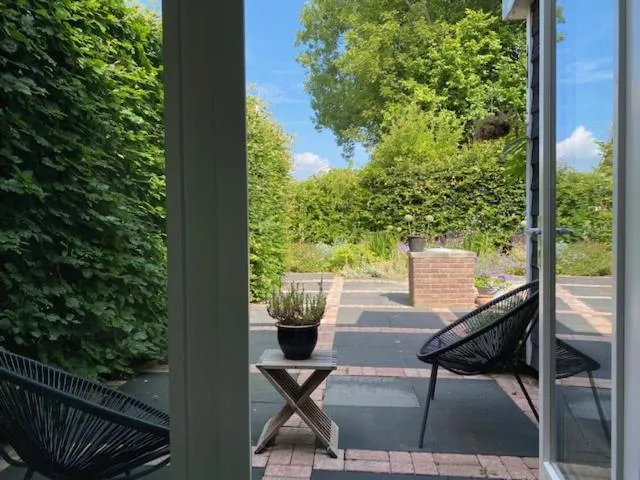 Patio in B&B Boerderij De Vaete - Duurzaam genieten in de zak van Zuid-Beveland