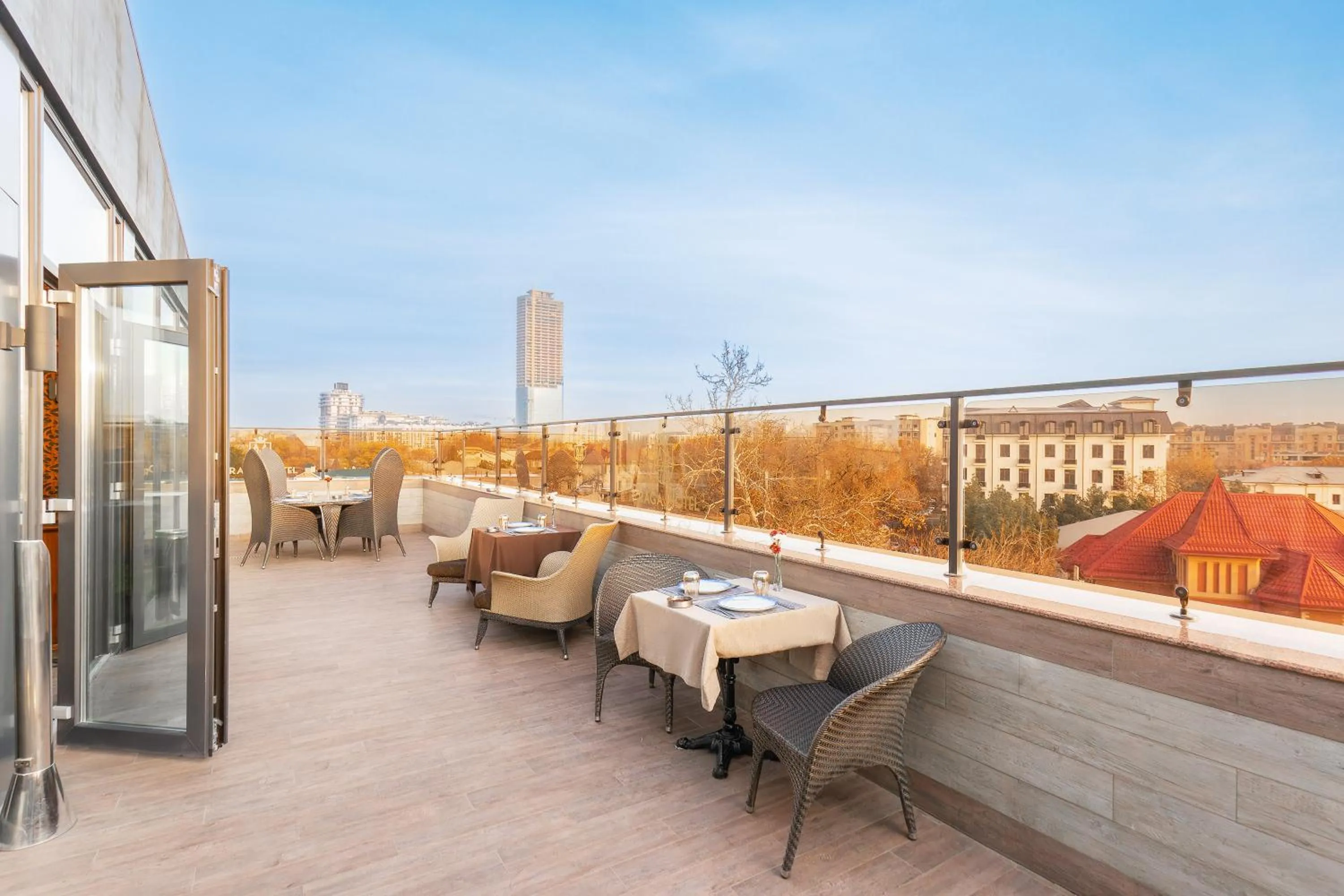 Restaurant/places to eat in Praga Hotel