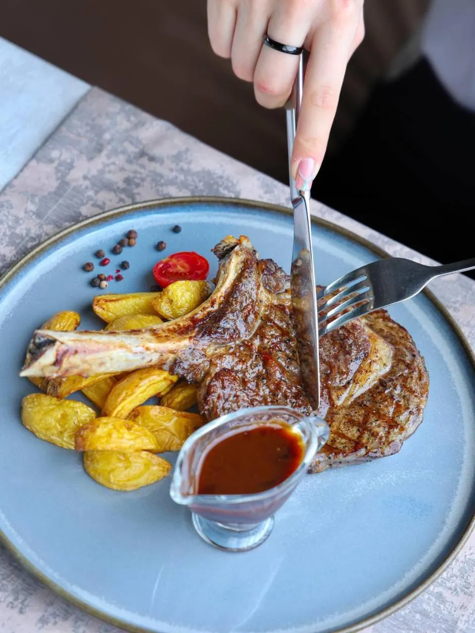 Restaurant/places to eat in Praga Hotel