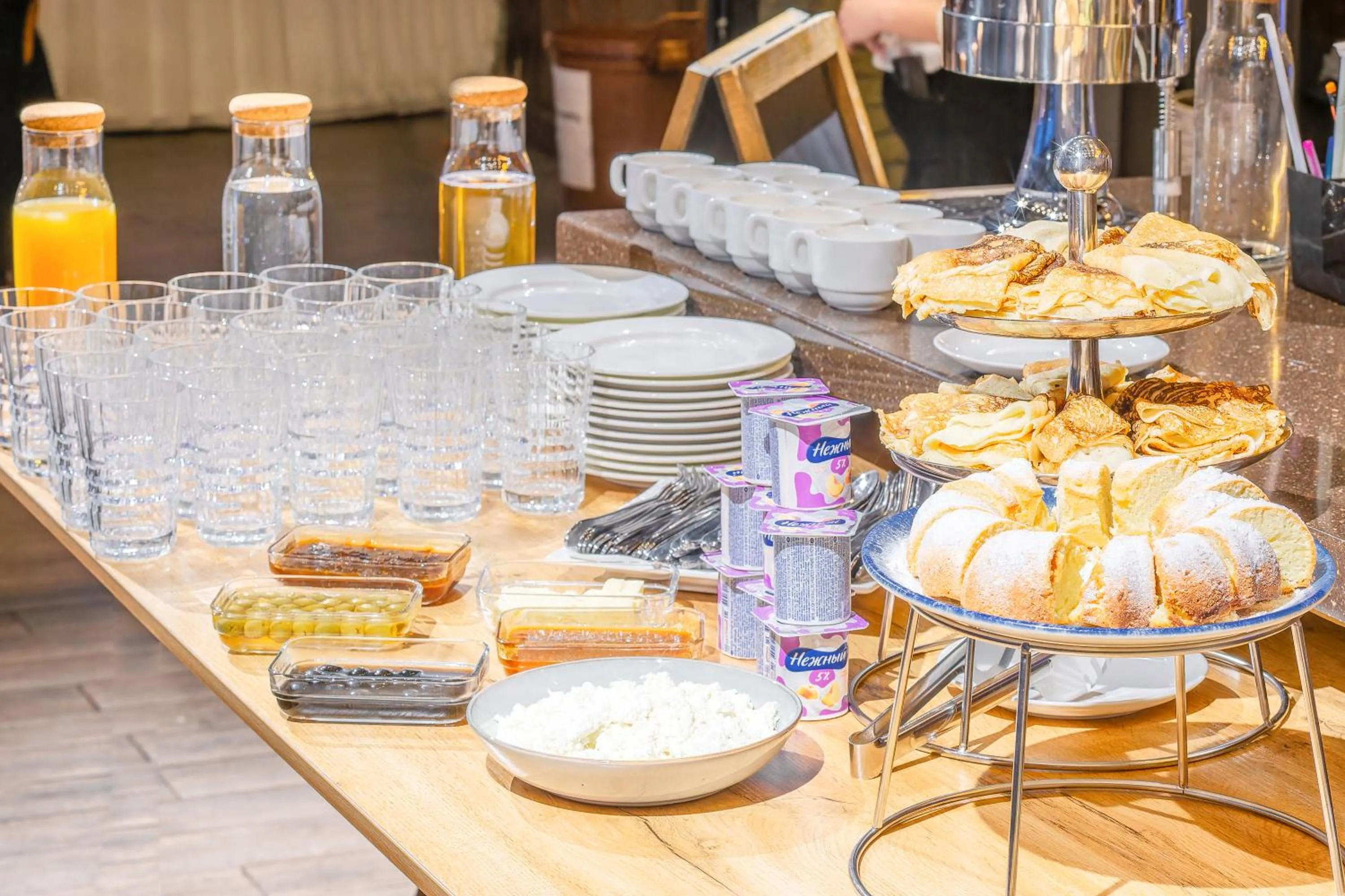 Restaurant/places to eat in Praga Hotel