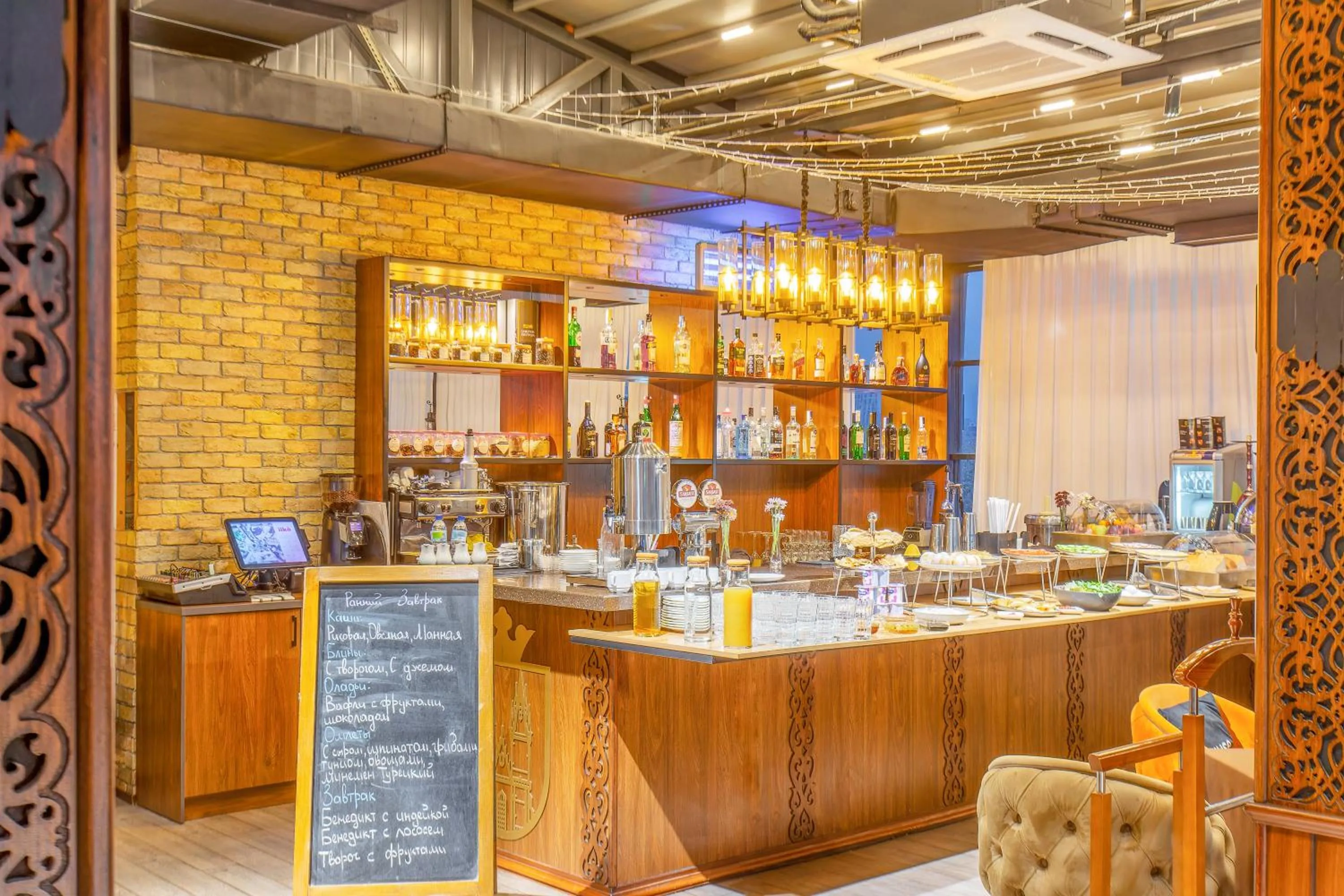 Restaurant/places to eat in Praga Hotel