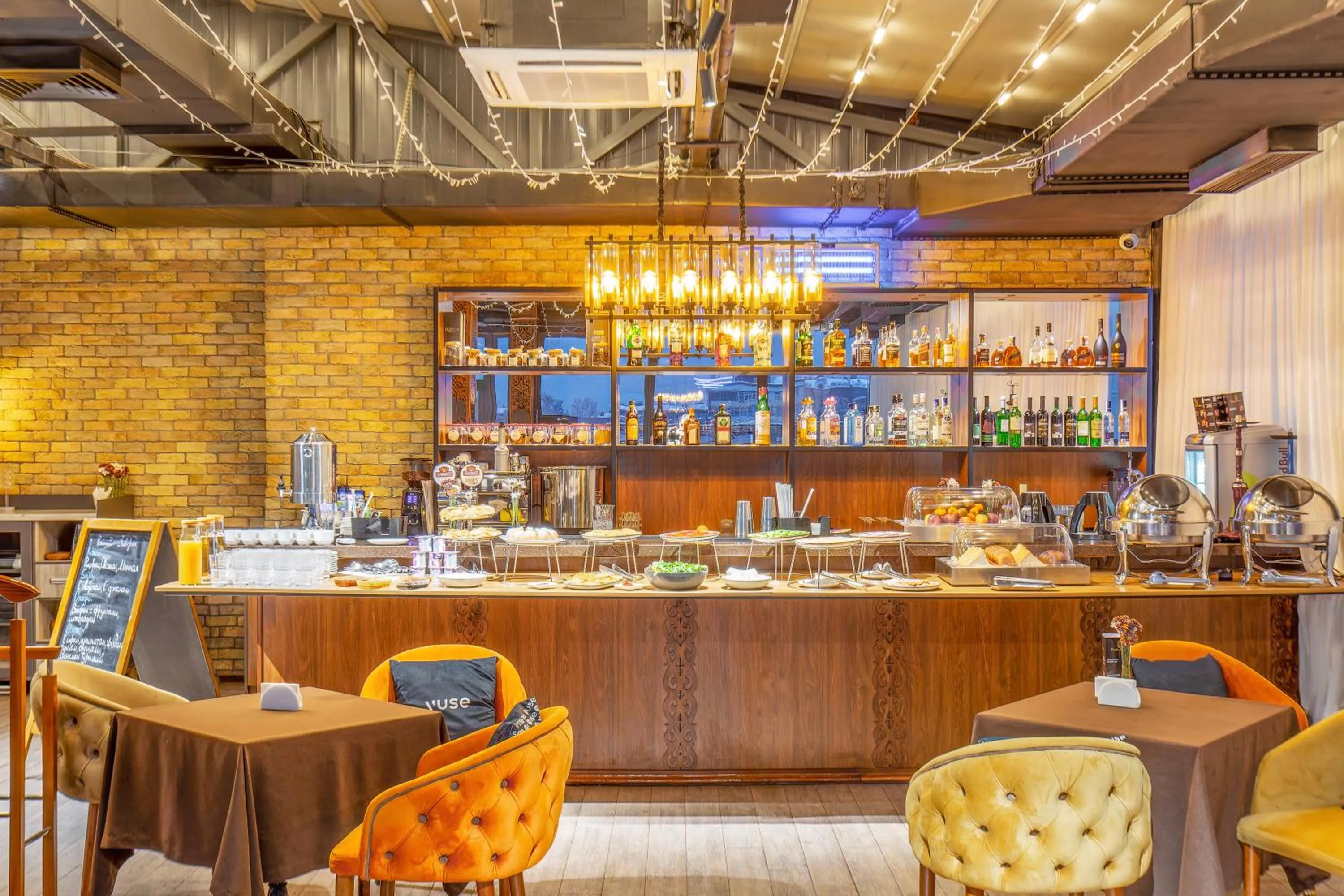 Restaurant/places to eat in Praga Hotel