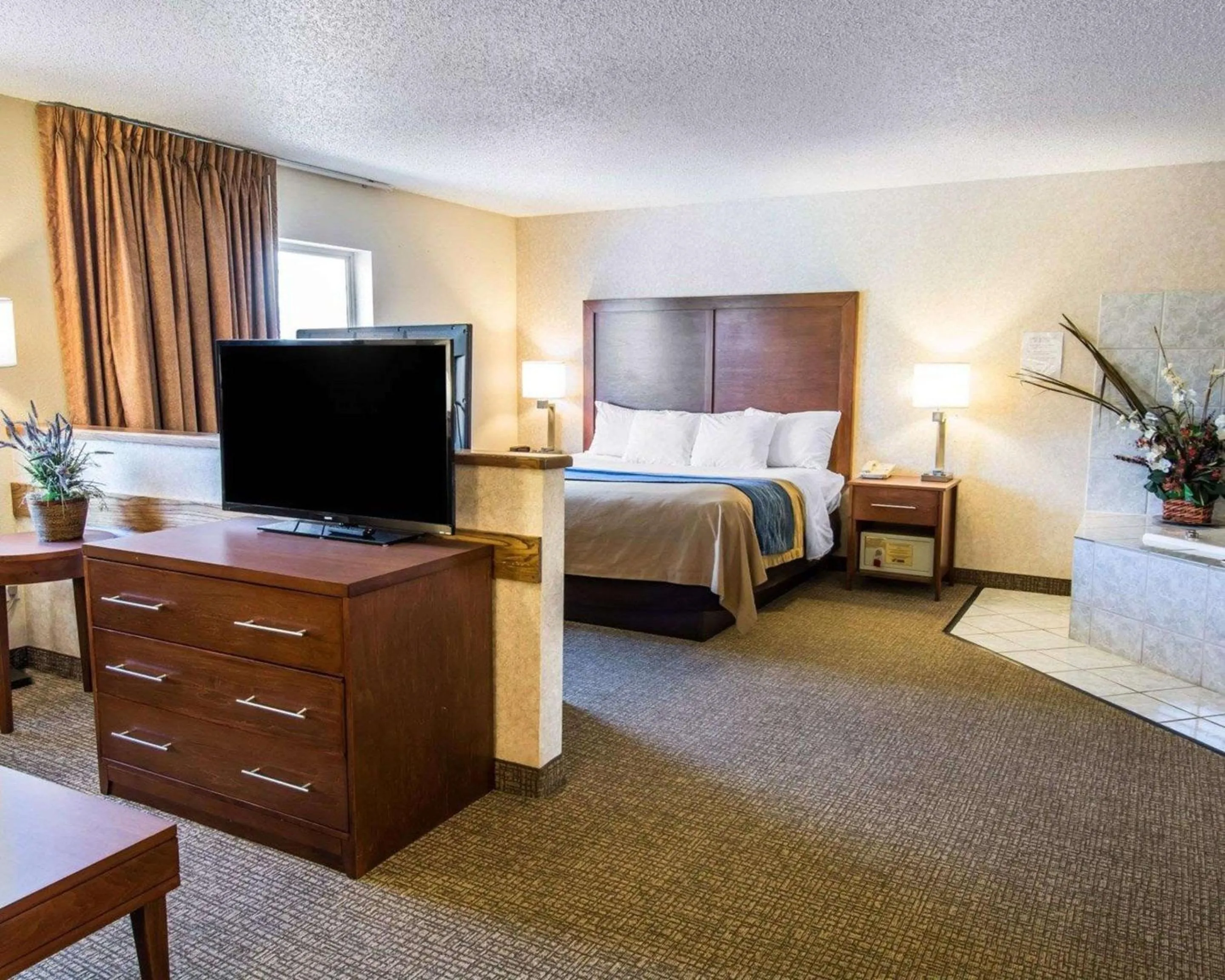 Photo of the whole room, Bed in Quality Inn Lewiston