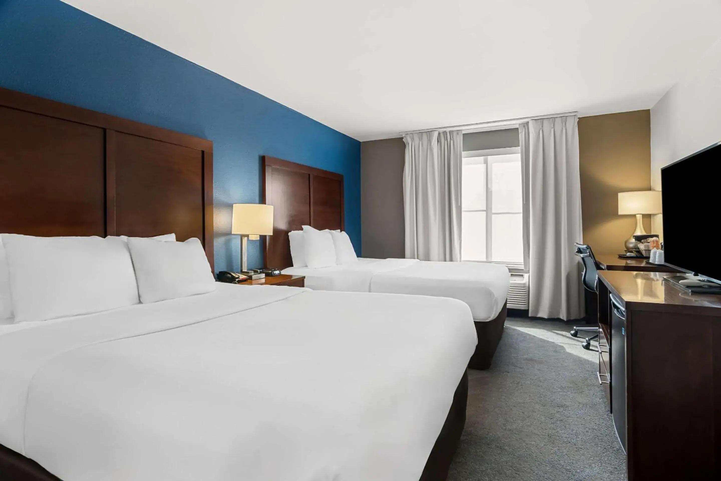 Queen Suite with Two Queen Beds - Non-Smoking in Comfort Inn & Suites near Tinley Park Amphitheater Queen Suite with Two Queen Beds - Non-Smoking in Comfort Inn & Suites near Tinley Park Amphitheater