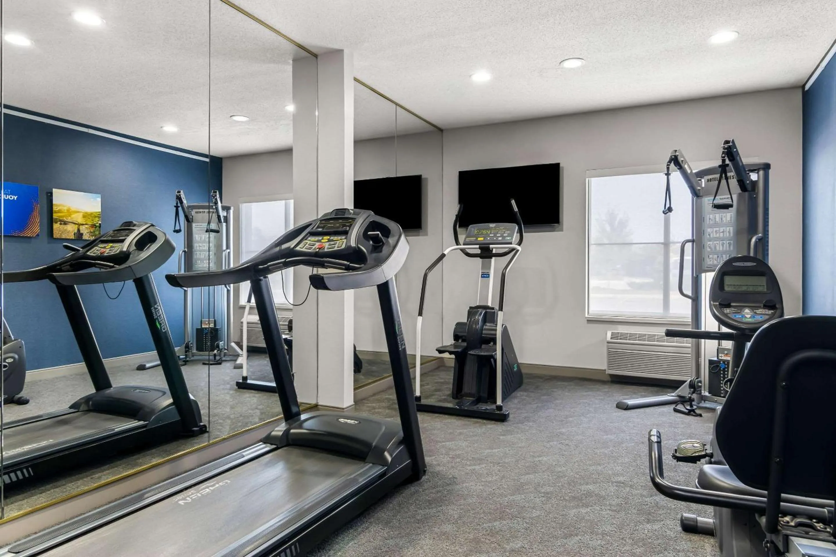 Fitness centre/facilities in Comfort Inn & Suites near Tinley Park Amphitheater