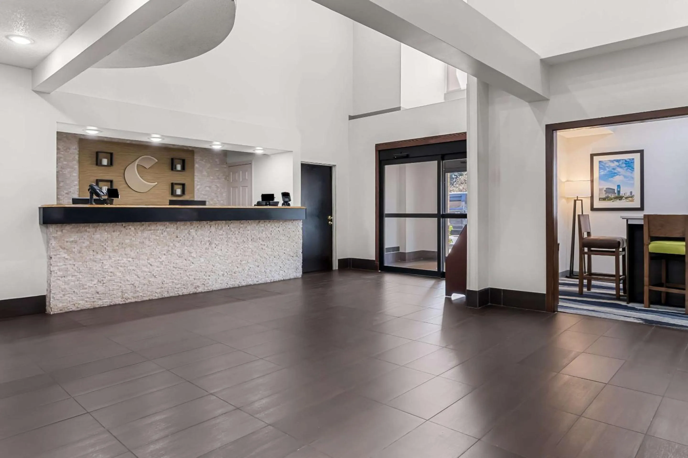 Lobby or reception in Comfort Inn & Suites near Tinley Park Amphitheater