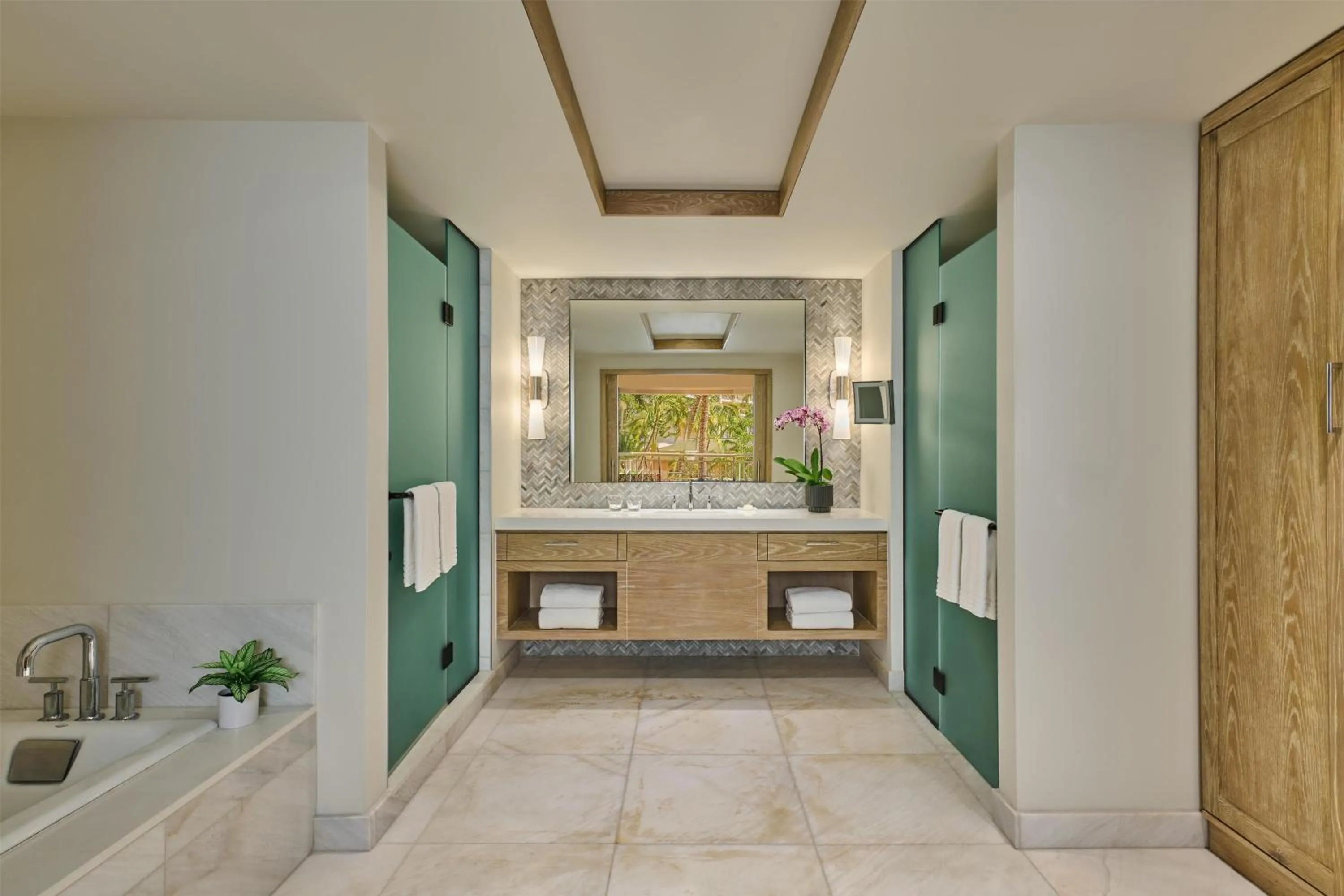 Living room in Grand Wailea Resort Hotel & Spa, A Waldorf Astoria Resort