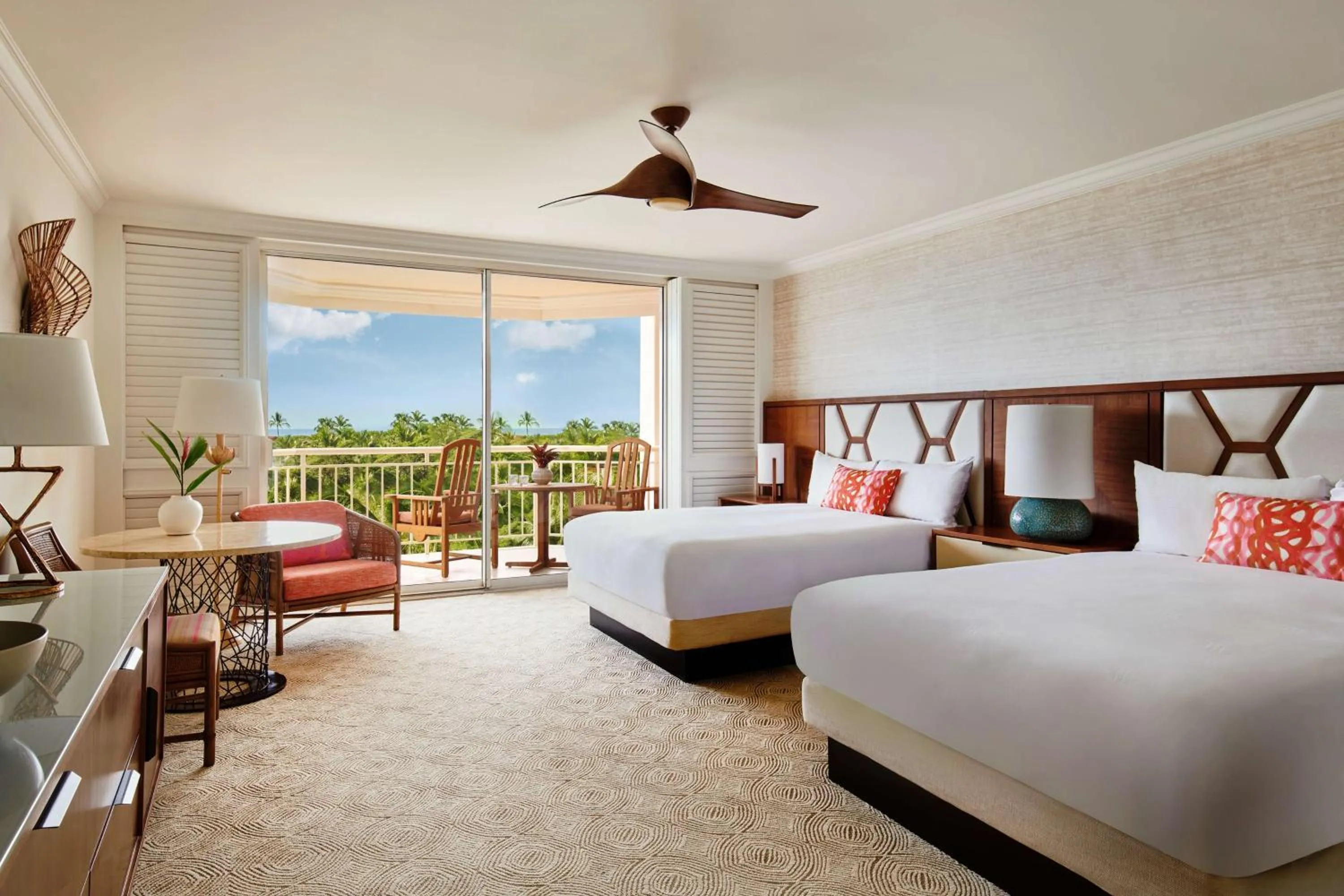 Living room, Bed in Grand Wailea Resort Hotel & Spa, A Waldorf Astoria Resort