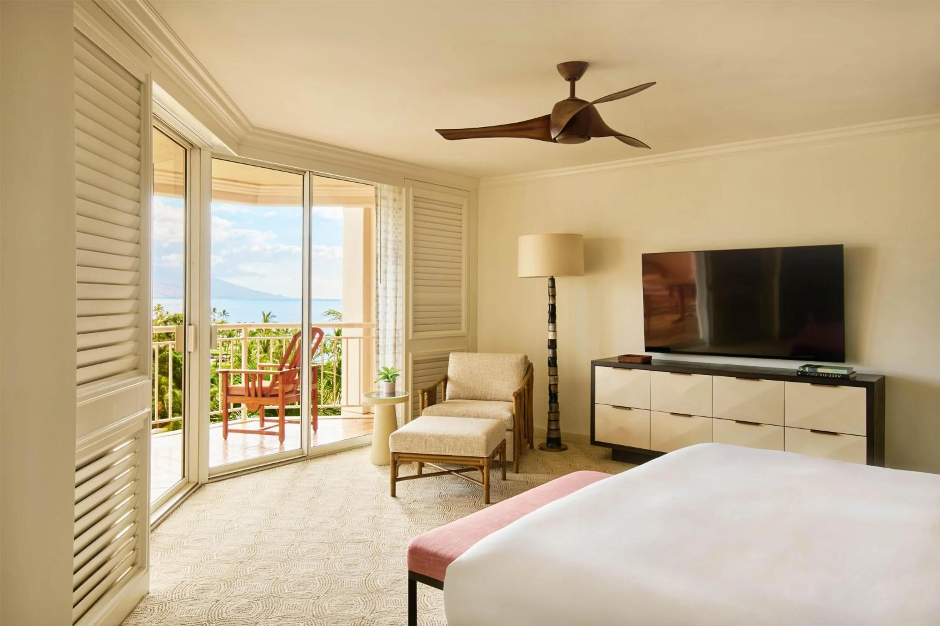 Bed in Grand Wailea Resort Hotel & Spa, A Waldorf Astoria Resort