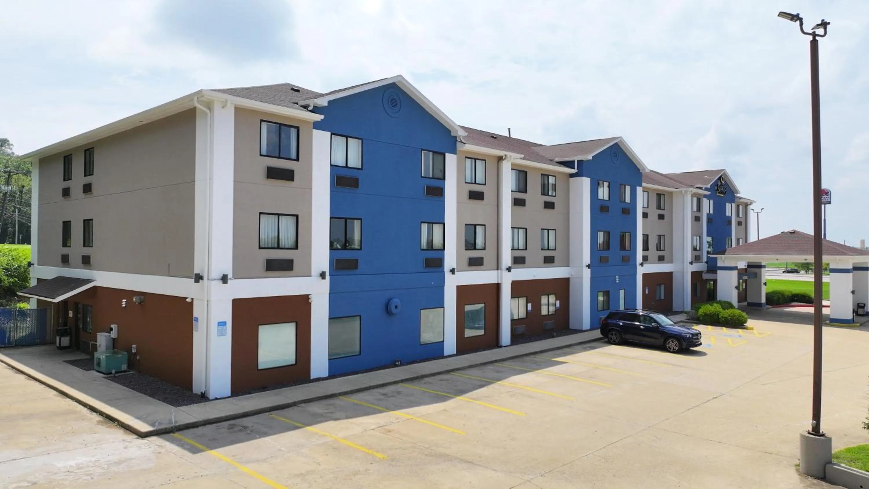 Property building in Quality Inn & Suites Caseyville - St Louis