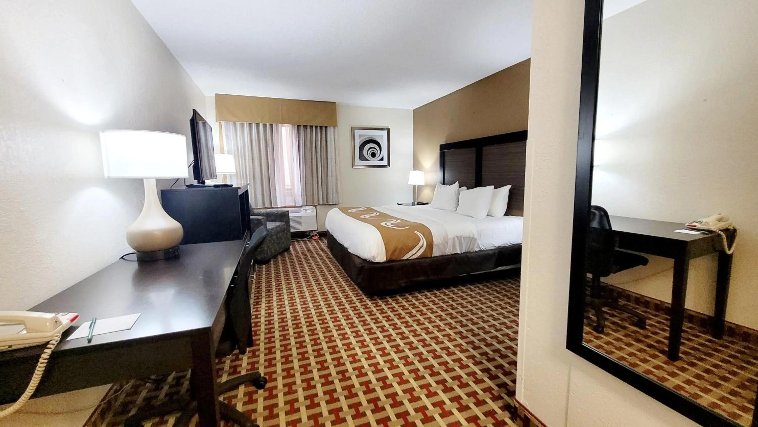 Bed in Quality Inn & Suites Marion