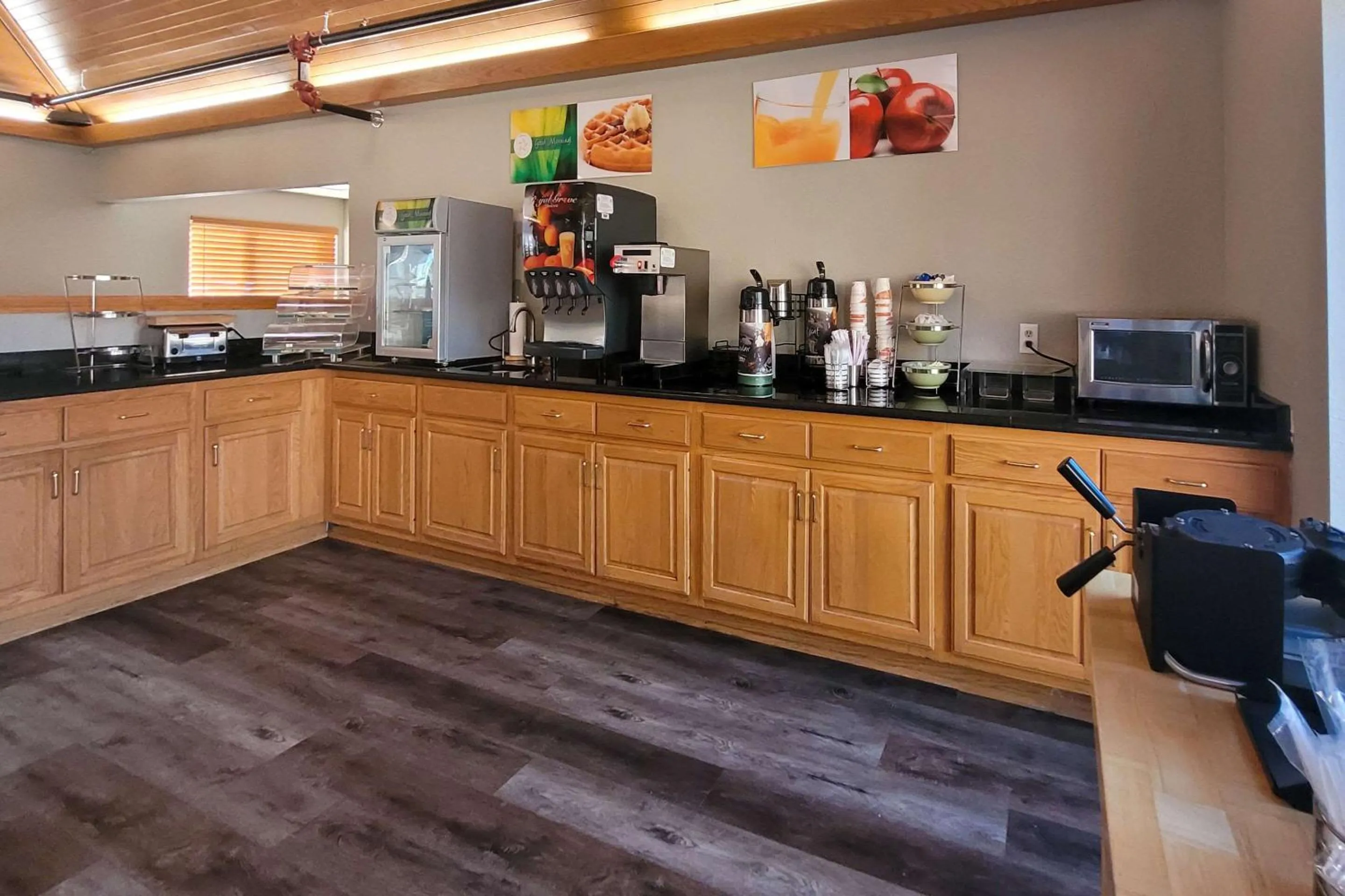 Breakfast in Quality Inn & Suites Marion