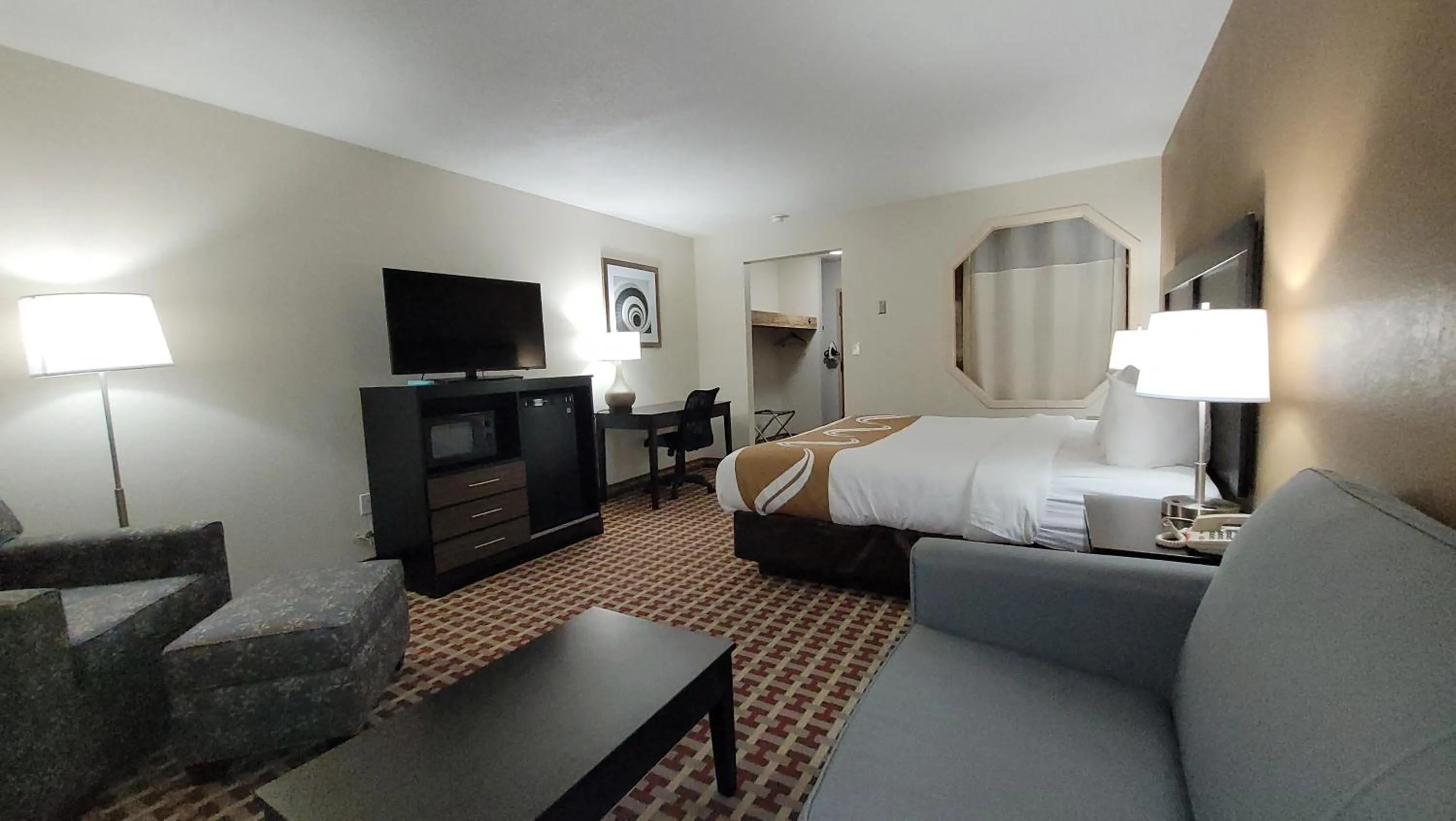 Photo of the whole room, Bed in Quality Inn & Suites Marion
