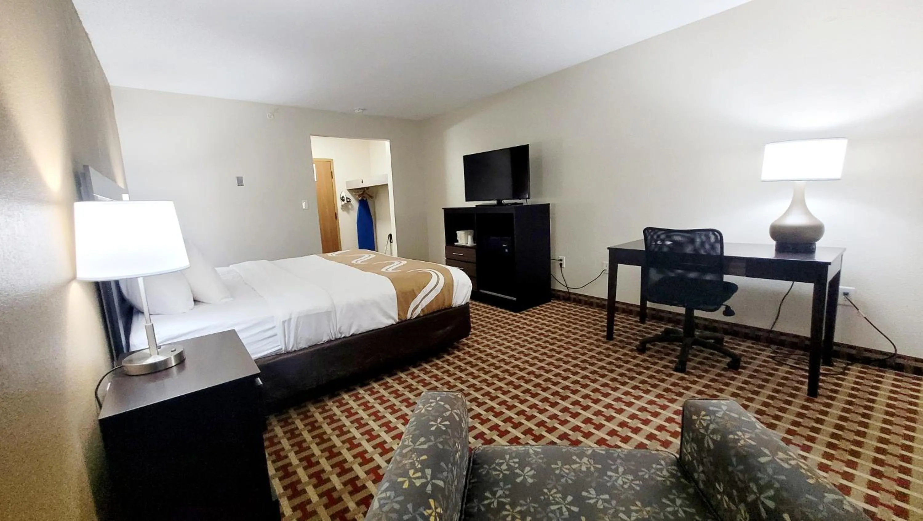 Photo of the whole room, Bed in Quality Inn & Suites Marion
