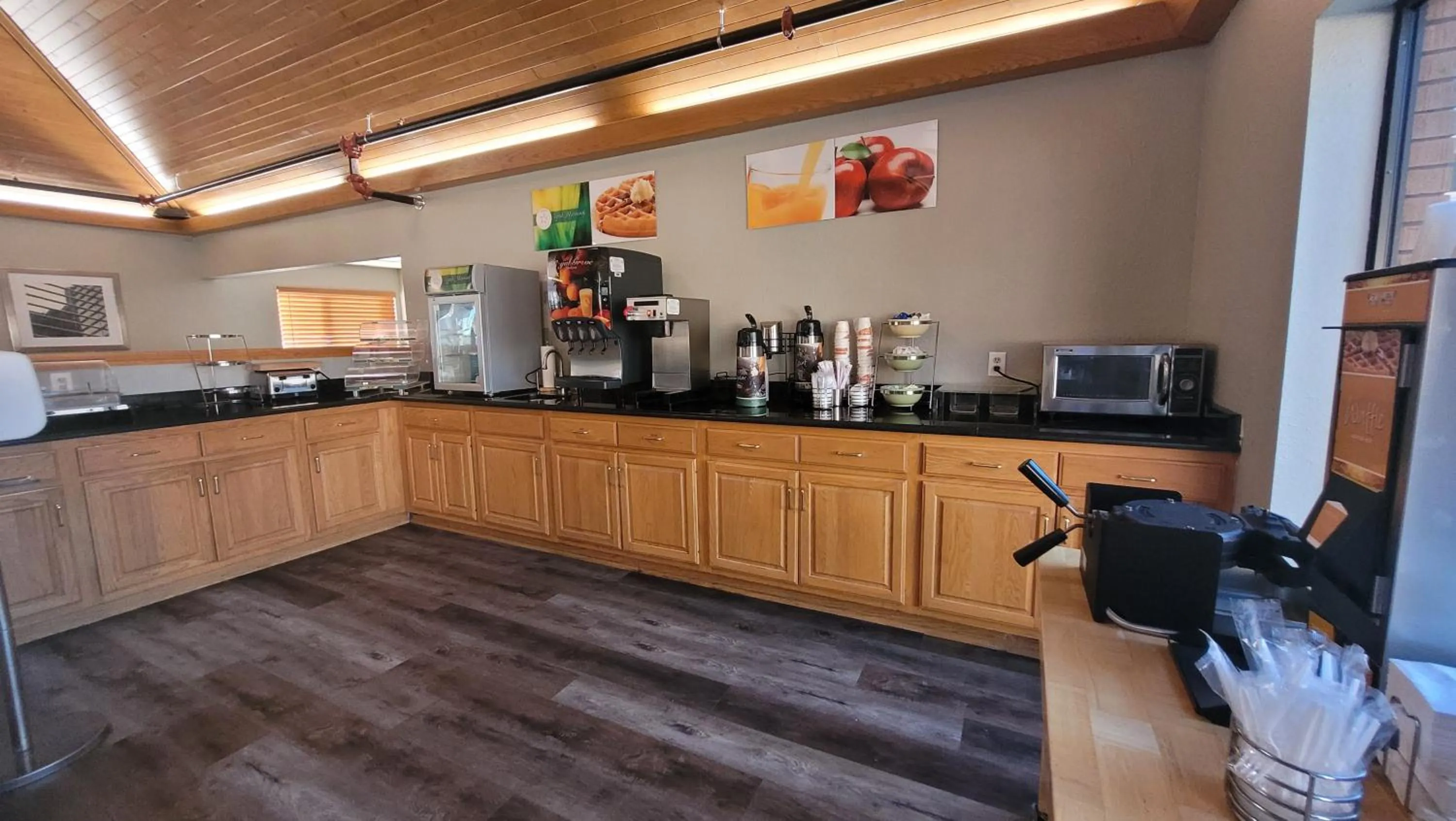 Coffee/tea facilities in Quality Inn & Suites Marion