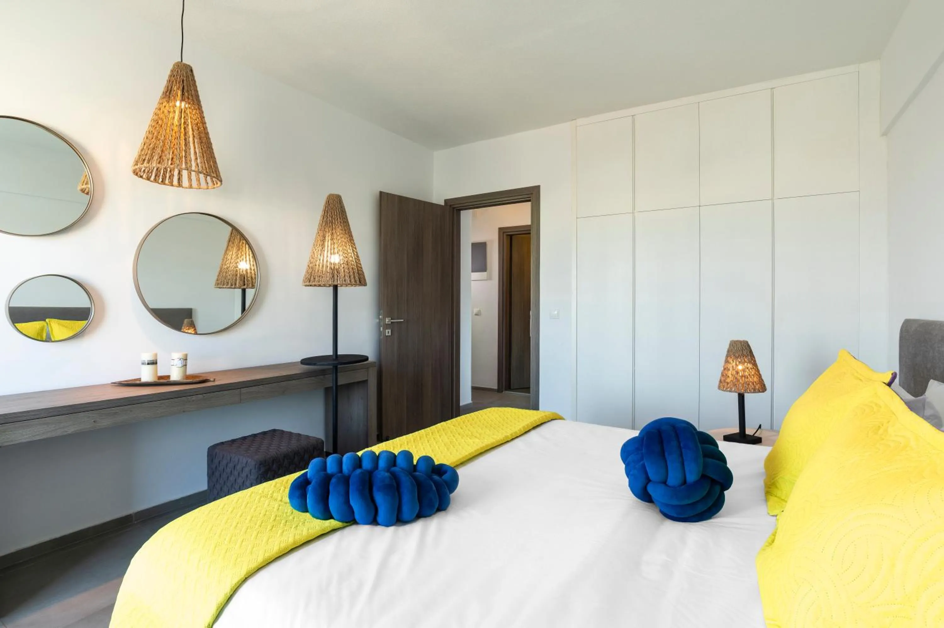 Bed in MIRAGE city APARTMENTS