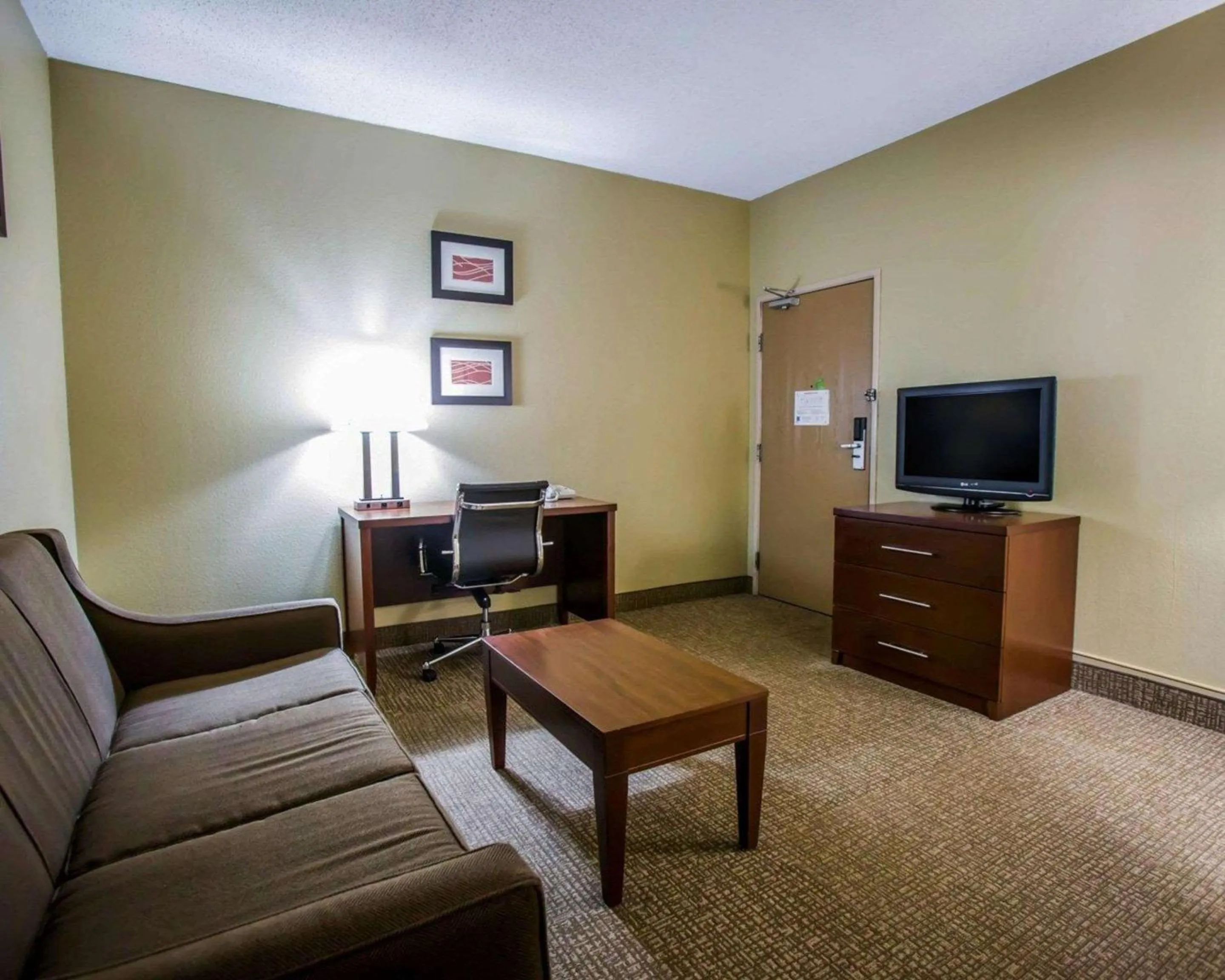 Photo of the whole room in Comfort Inn Morris I-80