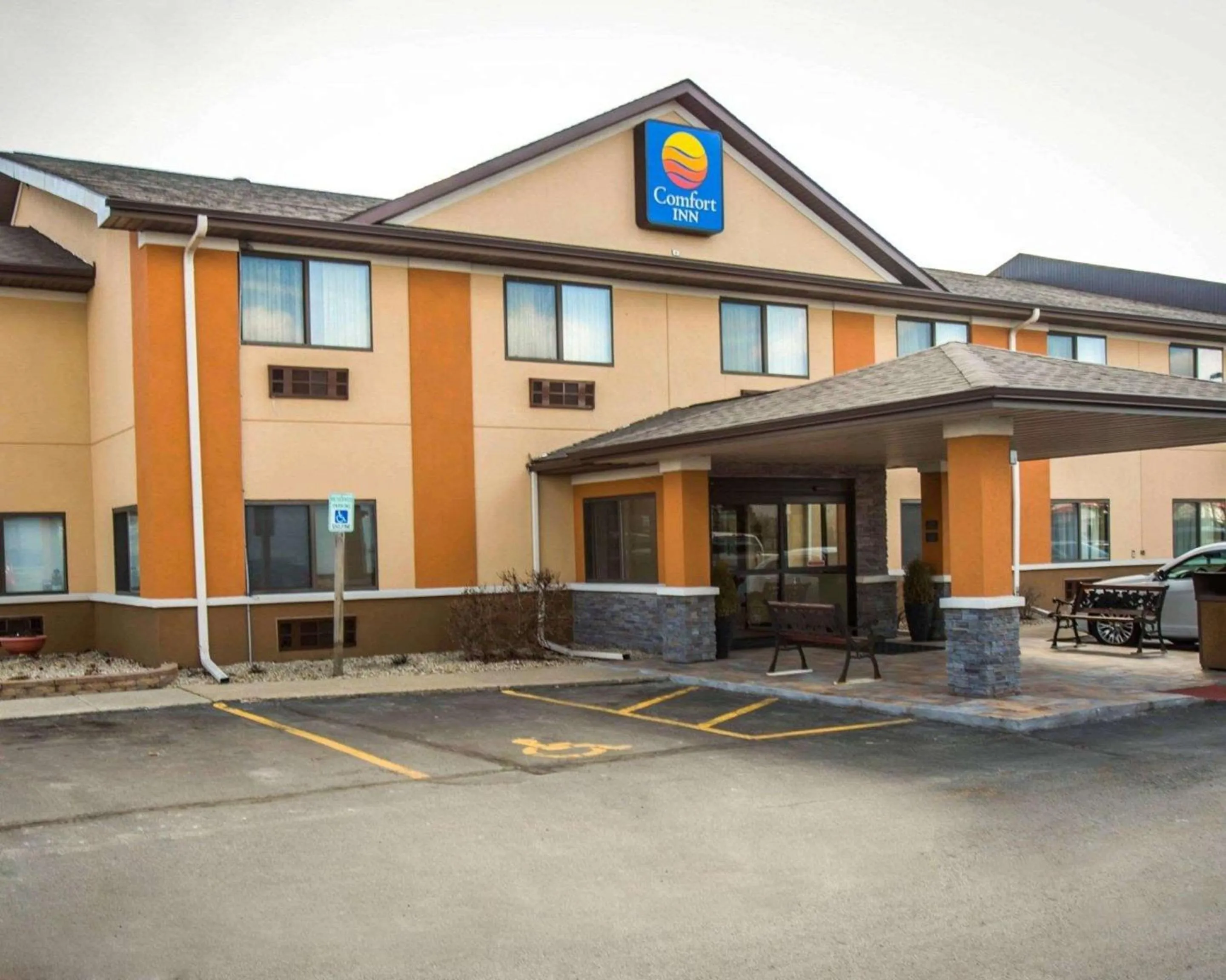 Property building in Comfort Inn Morris I-80