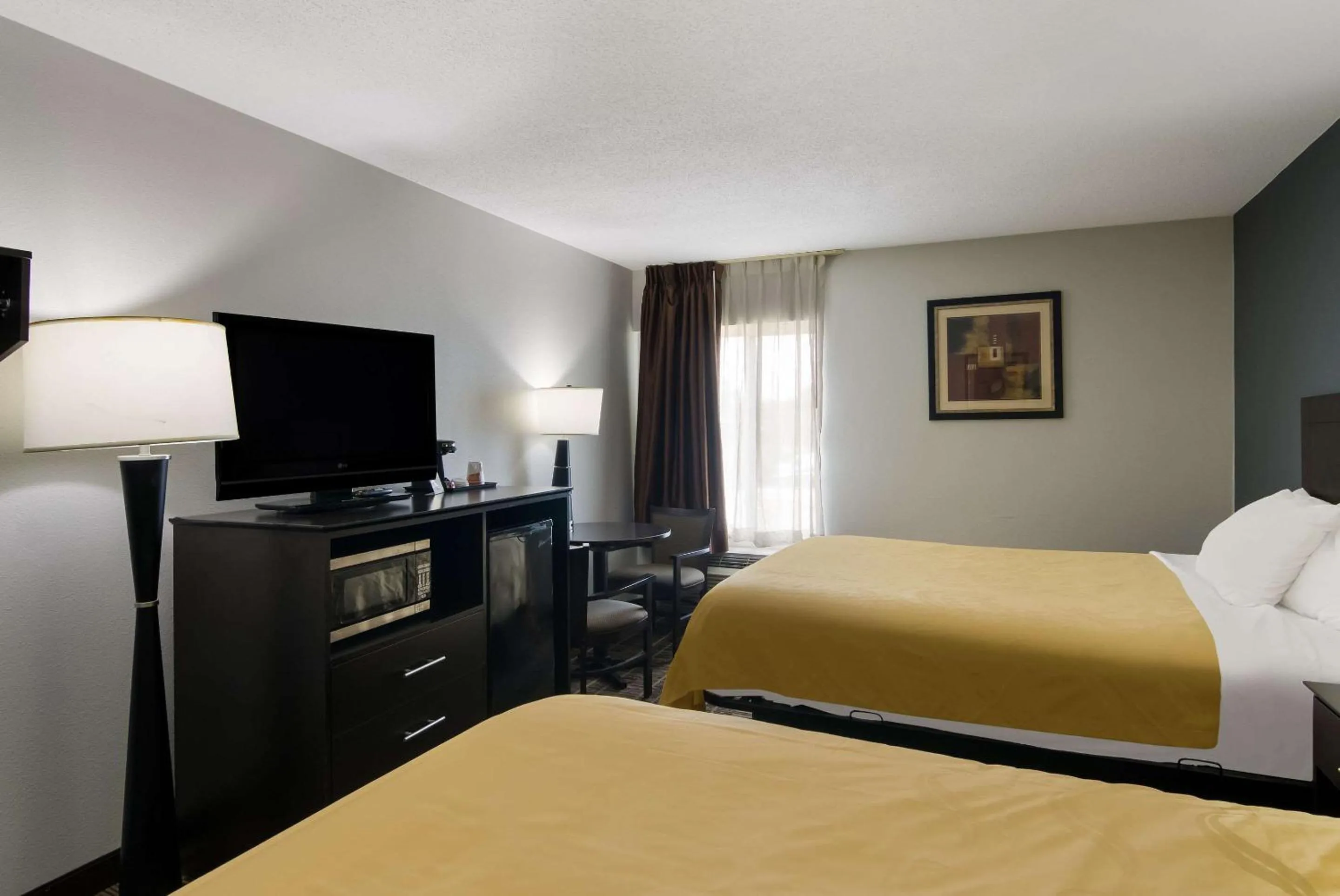 Bedroom, Bed in Quality Inn Aurora - Naperville Area