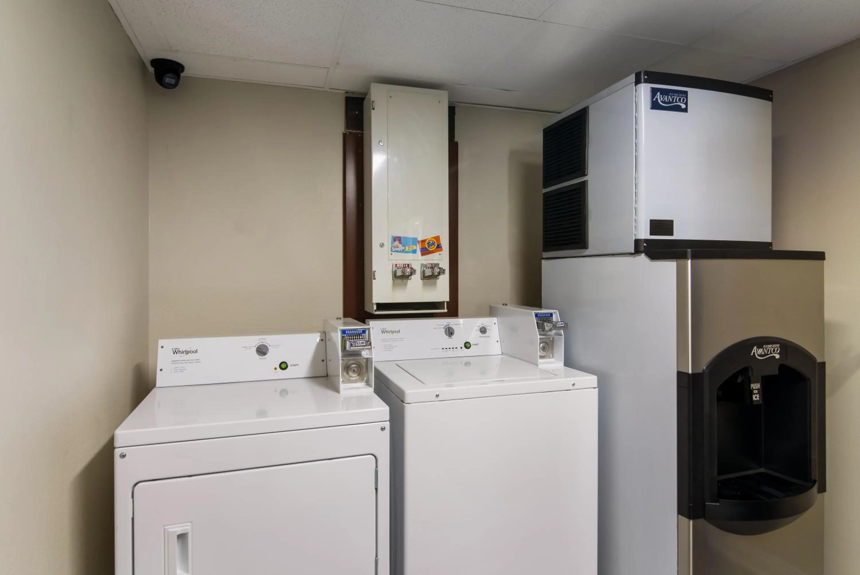 laundry in Quality Inn Aurora - Naperville Area