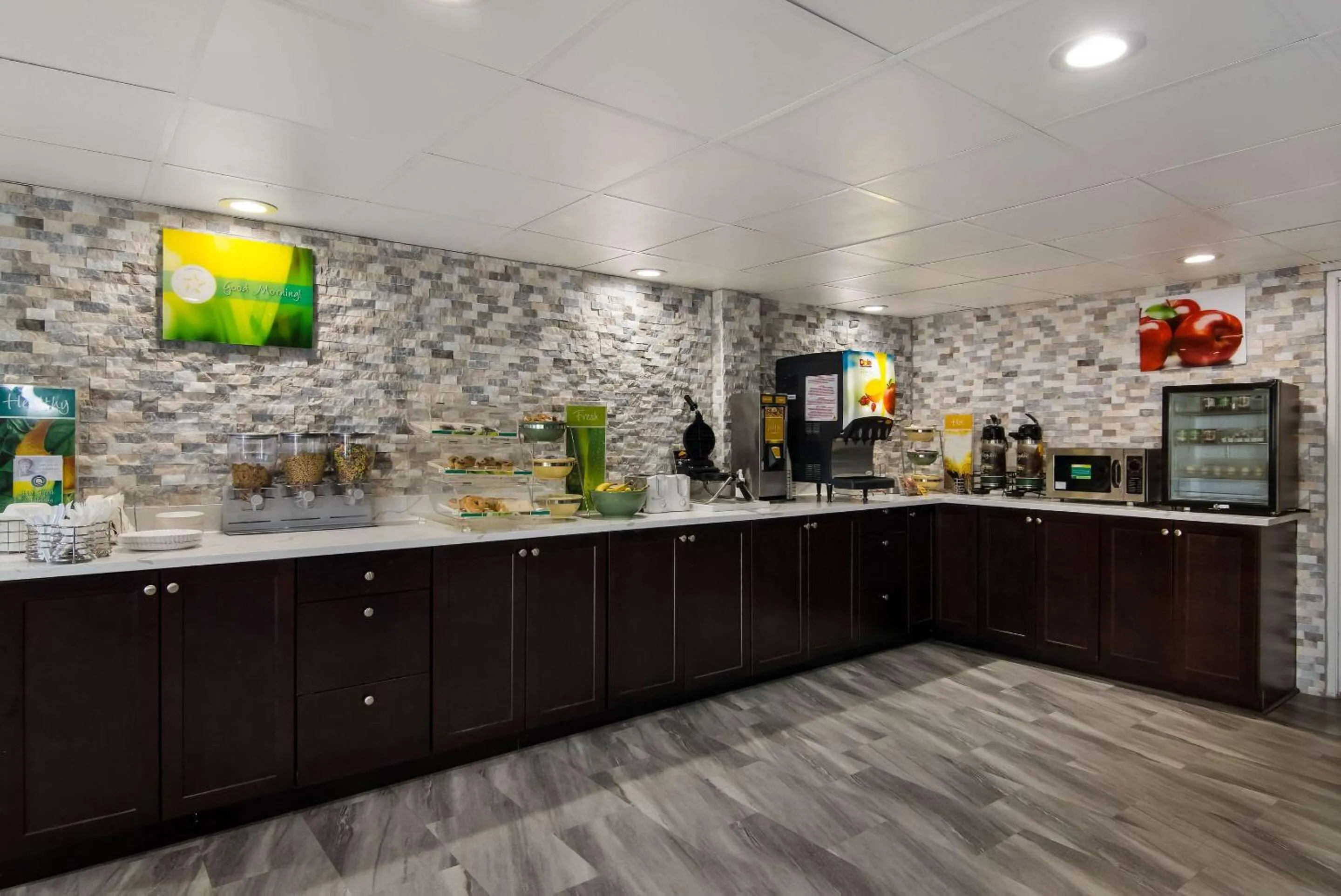 Breakfast in Quality Inn Aurora - Naperville Area