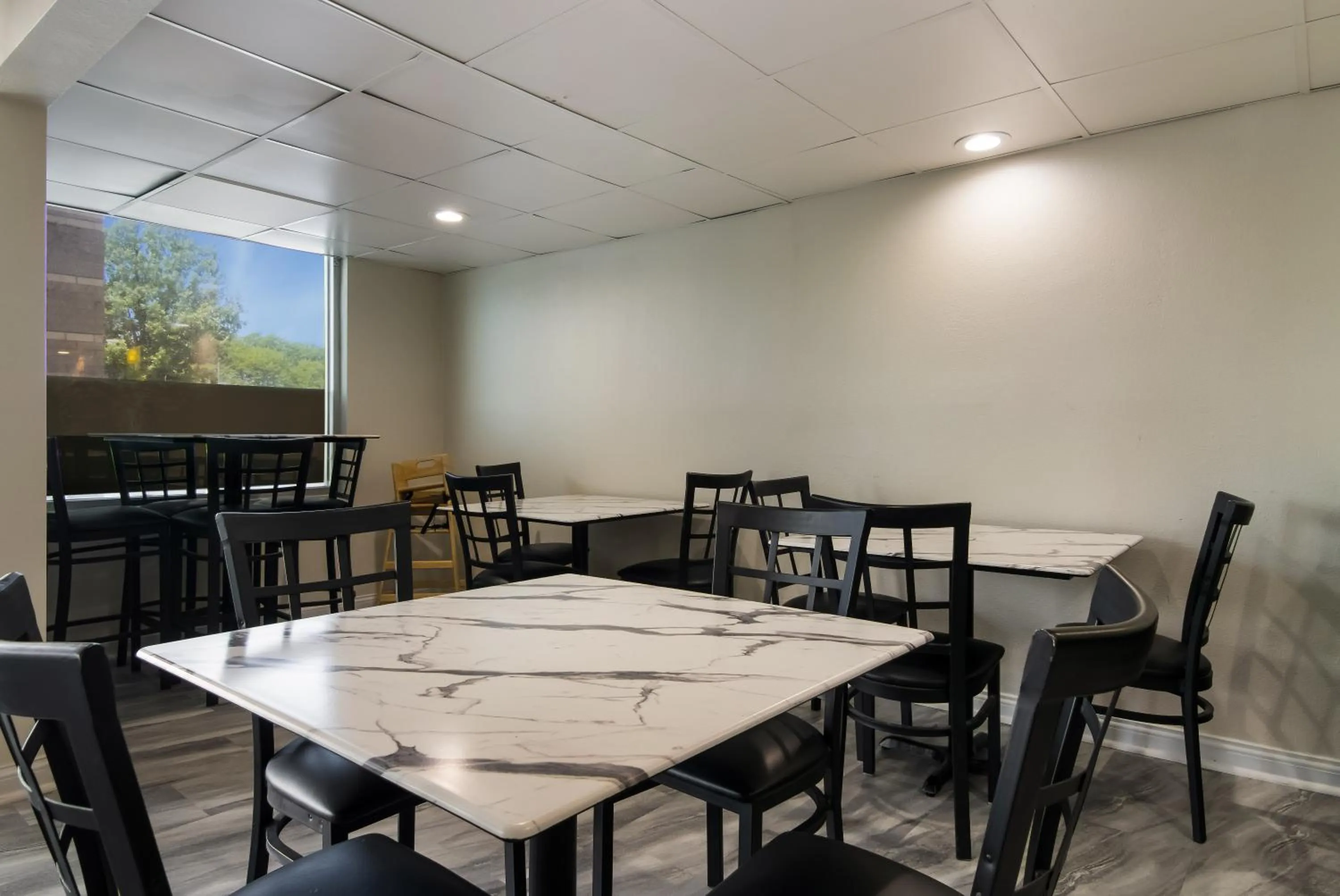 Breakfast in Quality Inn Aurora - Naperville Area