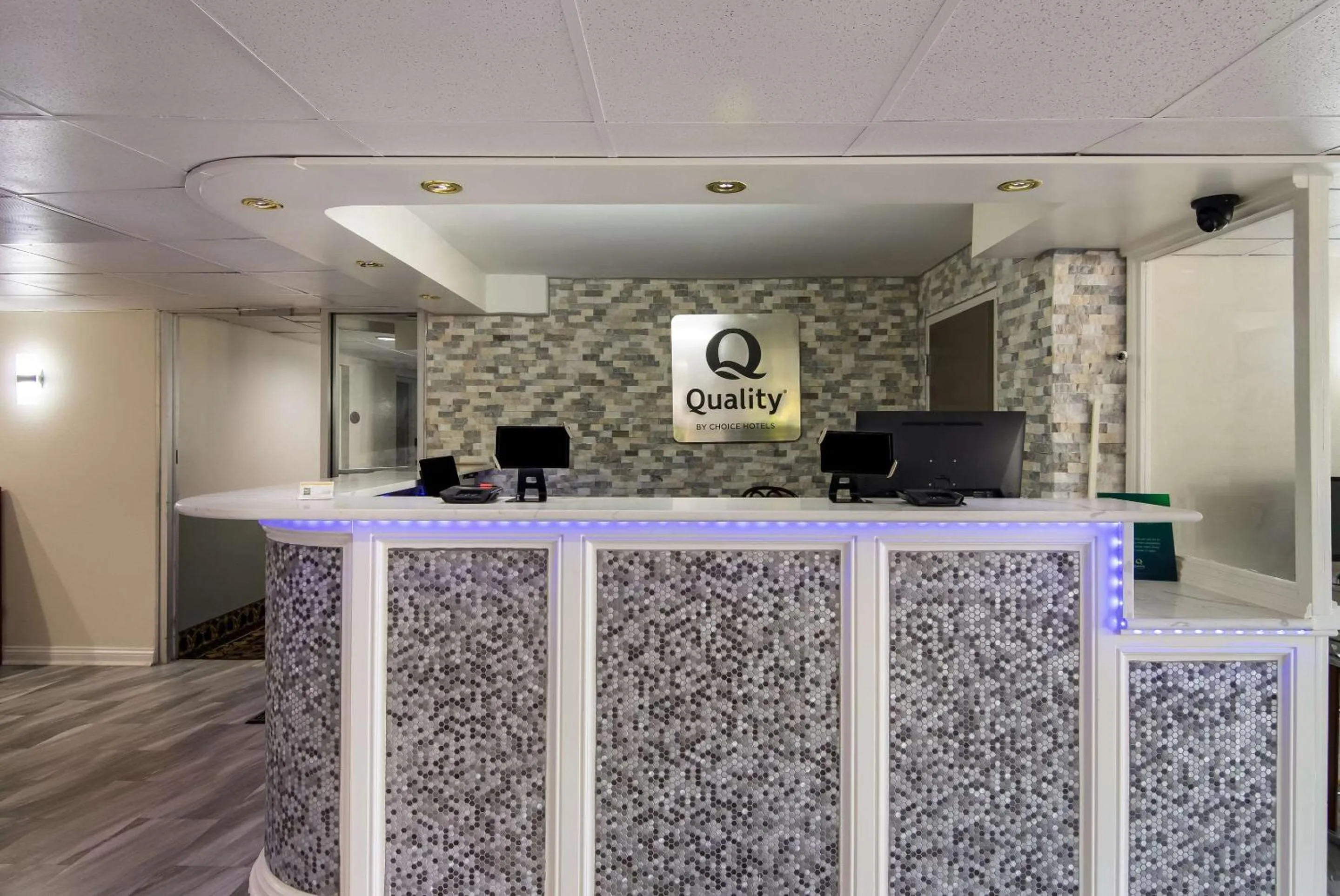 Lobby or reception in Quality Inn Aurora - Naperville Area